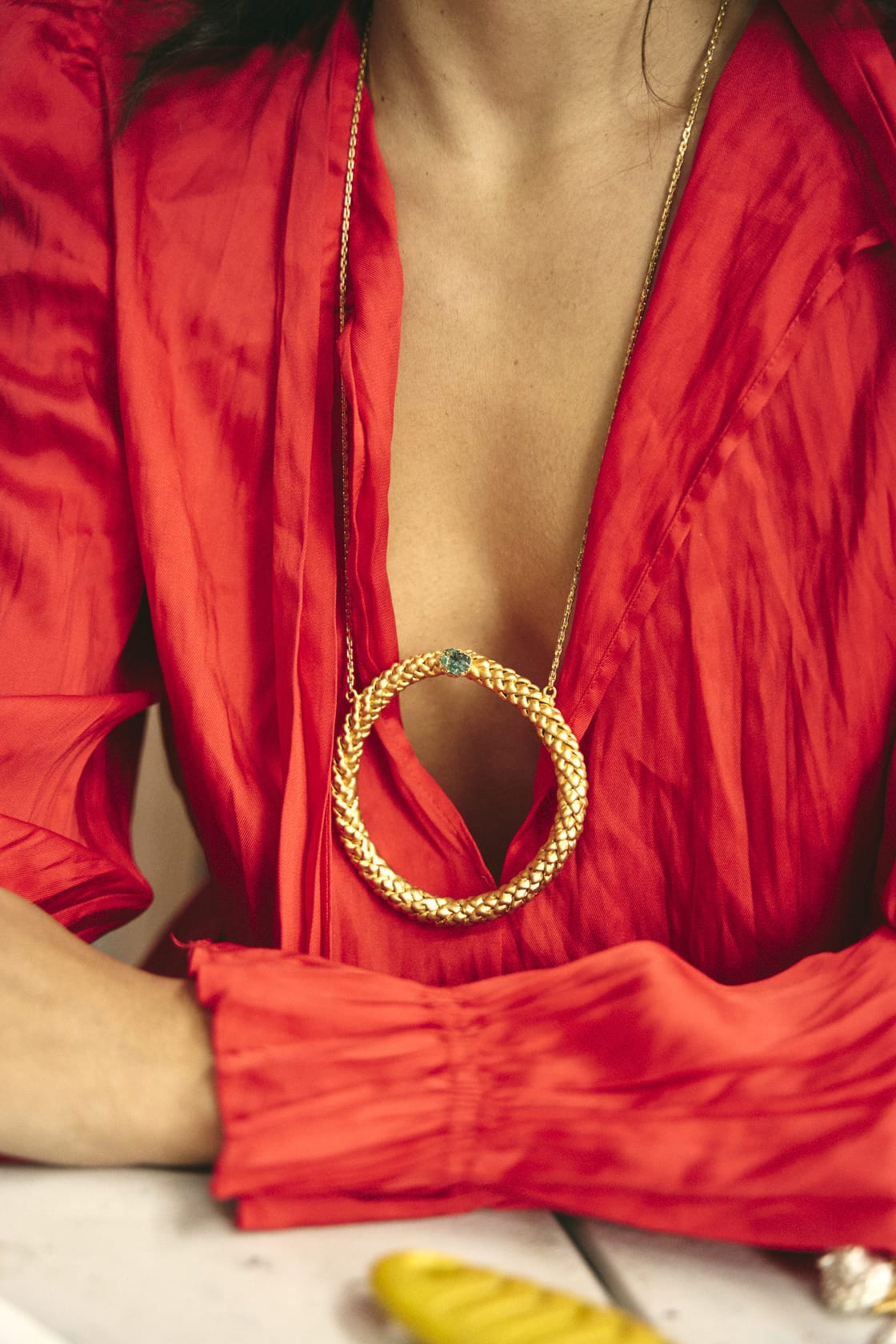 NORFOLK LONG NECKLACE AND ROUGH EMERALD - imagen 2