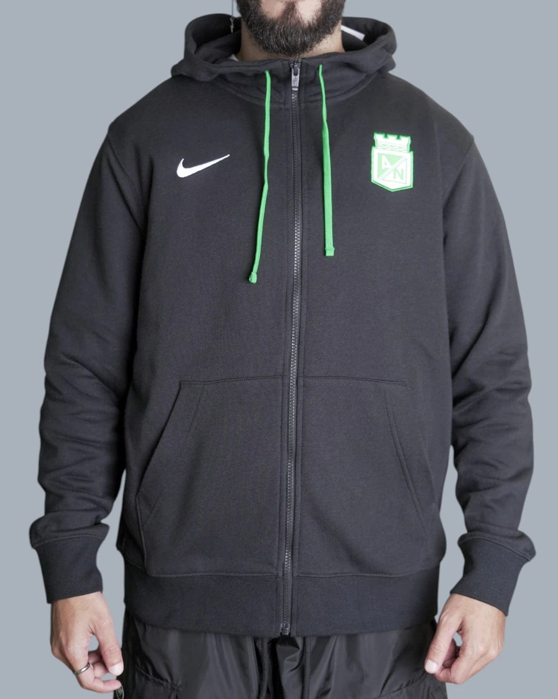 BUZO CIERRE NEGRO HOMBRE NIKE 2026 - imagen 1