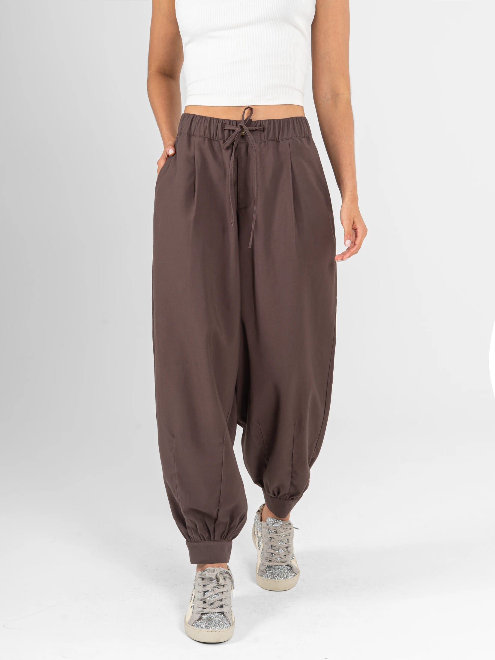 Ref: 0620540 Pantalón wide leg, tejido plano liviano, tiro alto, detalle en bota, tono café - imagen 1