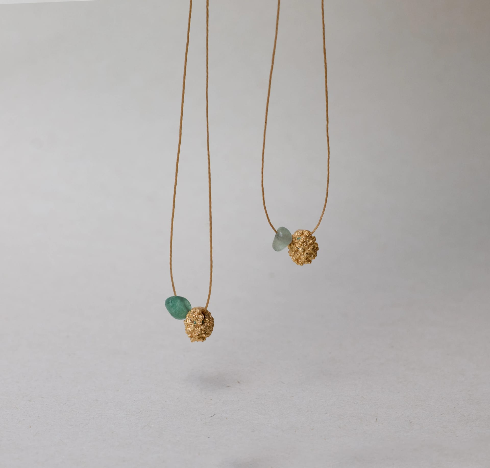 Collar semilla y piedra - imagen 1