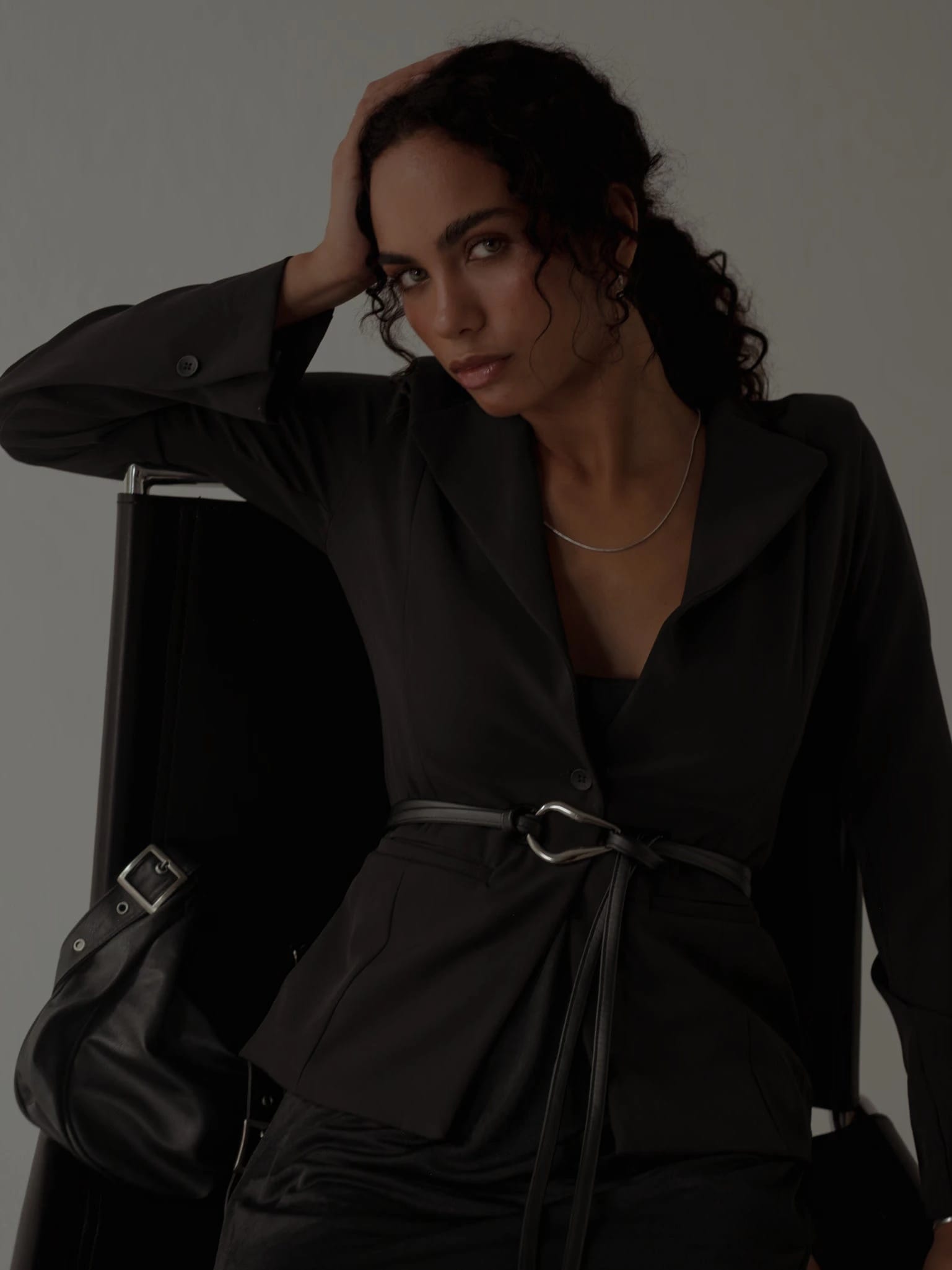 WAIST CLASSIC BLAZER - BLACK - imagen 11