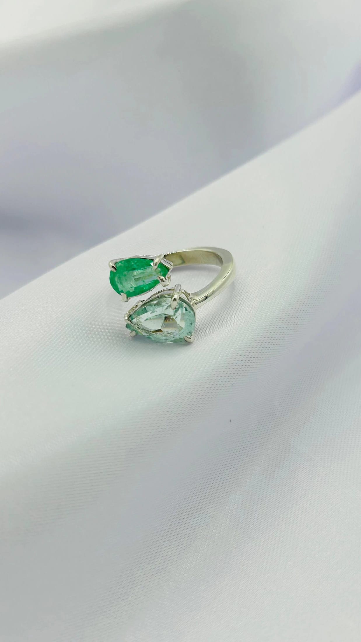 Anillo Doble Esmeralda Gota Colección Armonía Dual - imagen 1