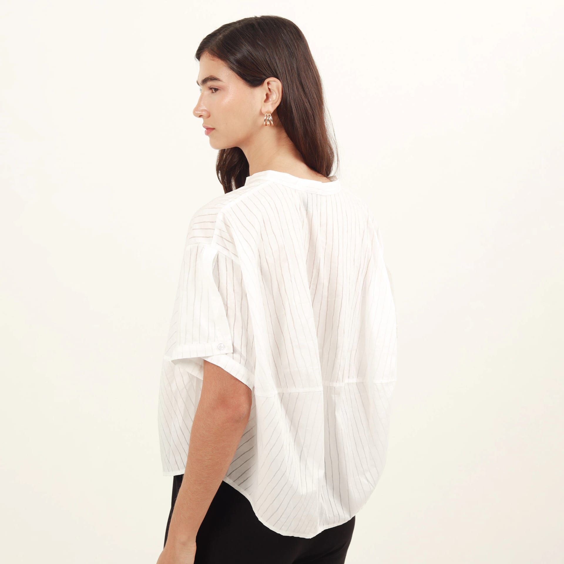 Blusa cuello V manga corta - imagen 7