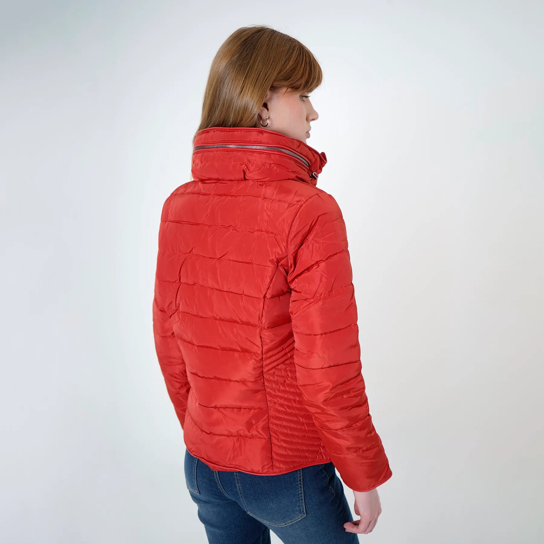 Chaqueta acolchada cuello alto con capucha interna - imagen 57