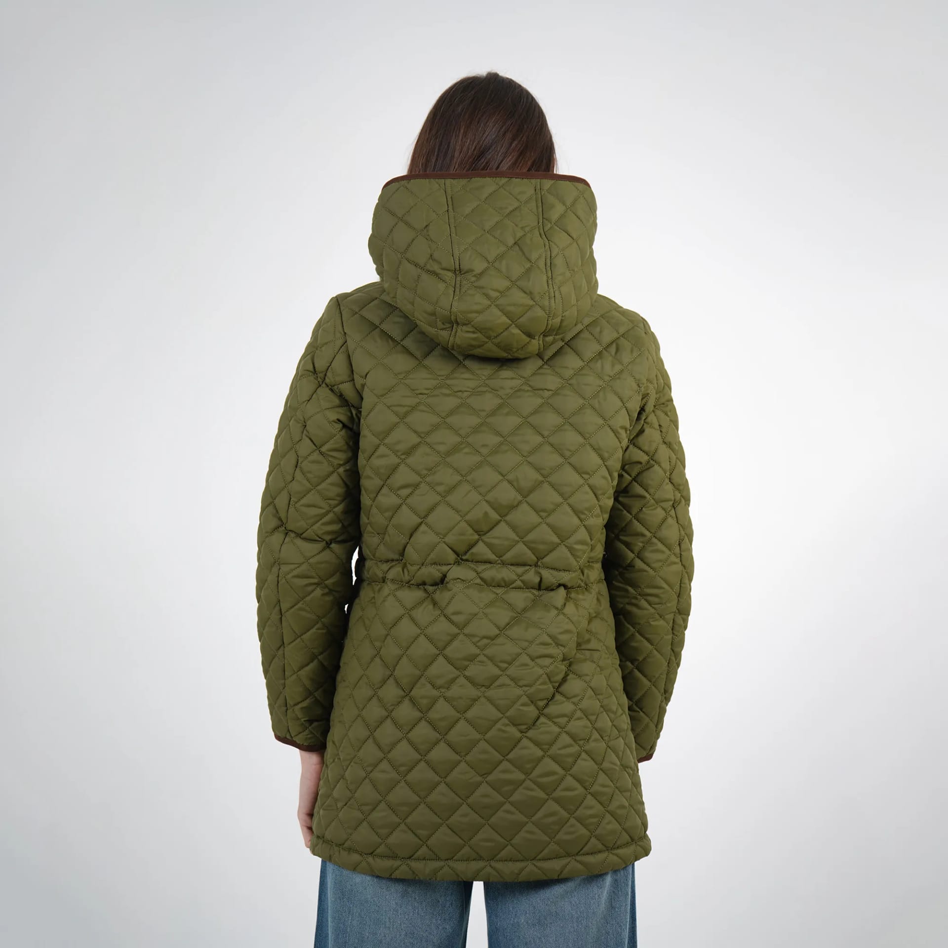 Chaqueta acolchada larga cuello alto con capucha y ajuste en cintura - imagen 40