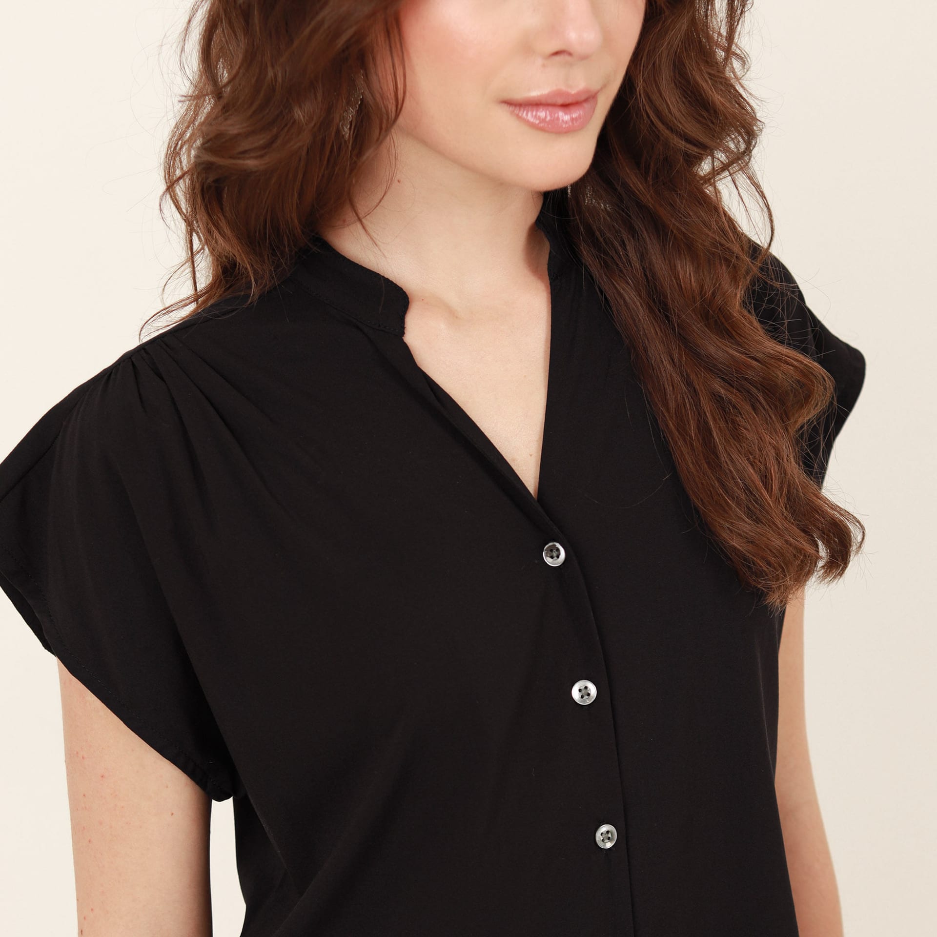 Blusa abierta cuello nerú manga sisa rodada - imagen 16