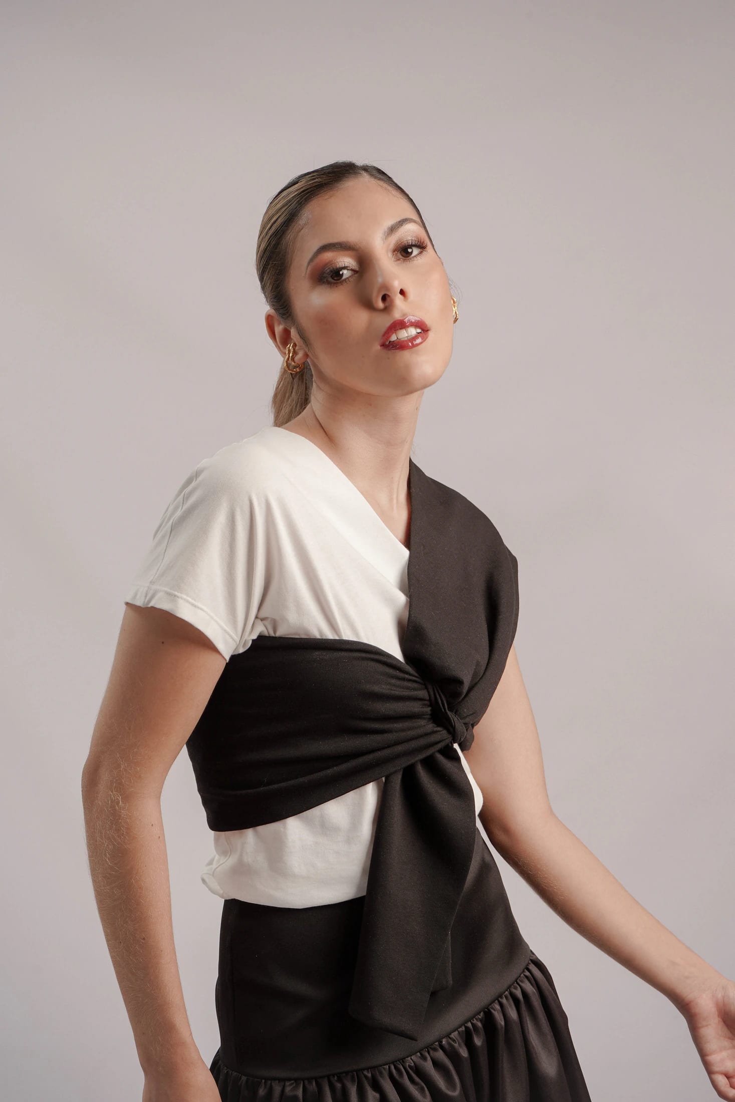 T-SHIRT BOW BLACK AND WHITE - imagen 3
