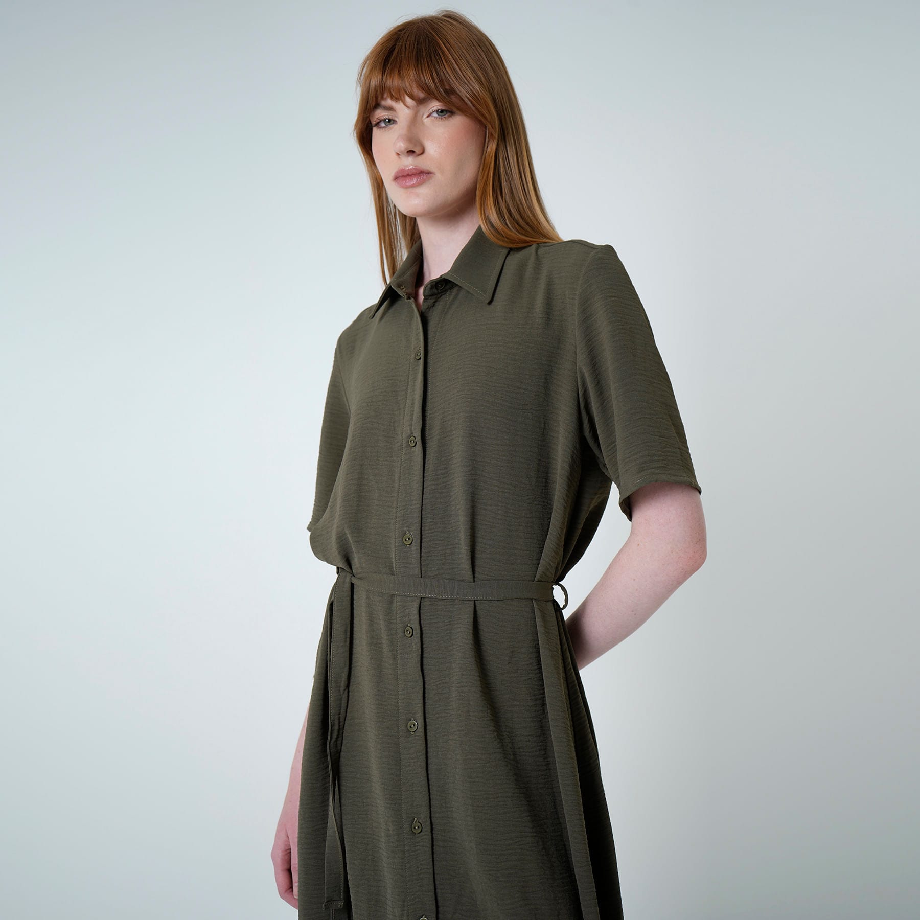 Vestido camisero midi con lazo para ajustar en cintura - imagen 9