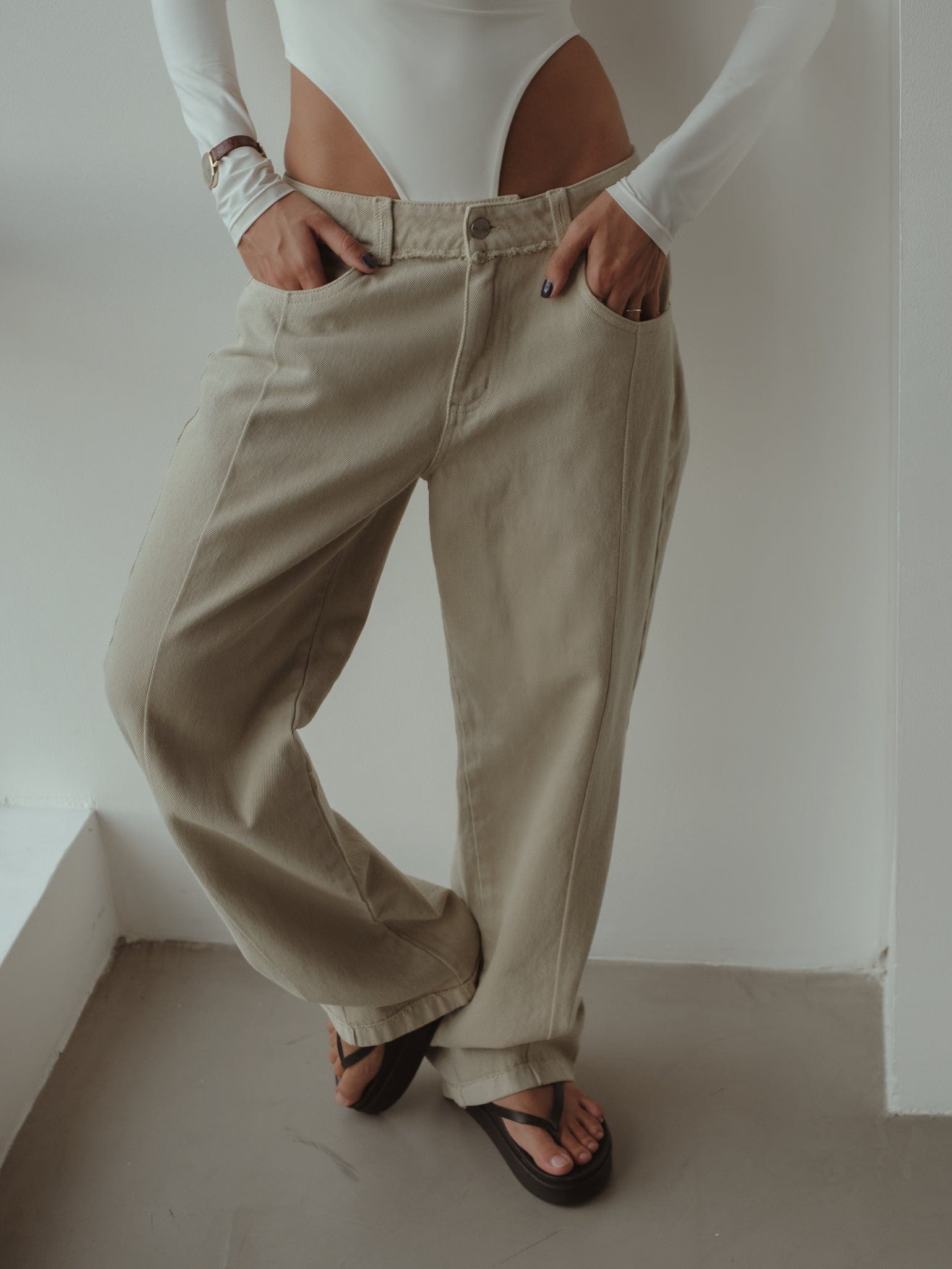 SPLIT LEG STRAIGHT JEAN - ASH - imagen 2