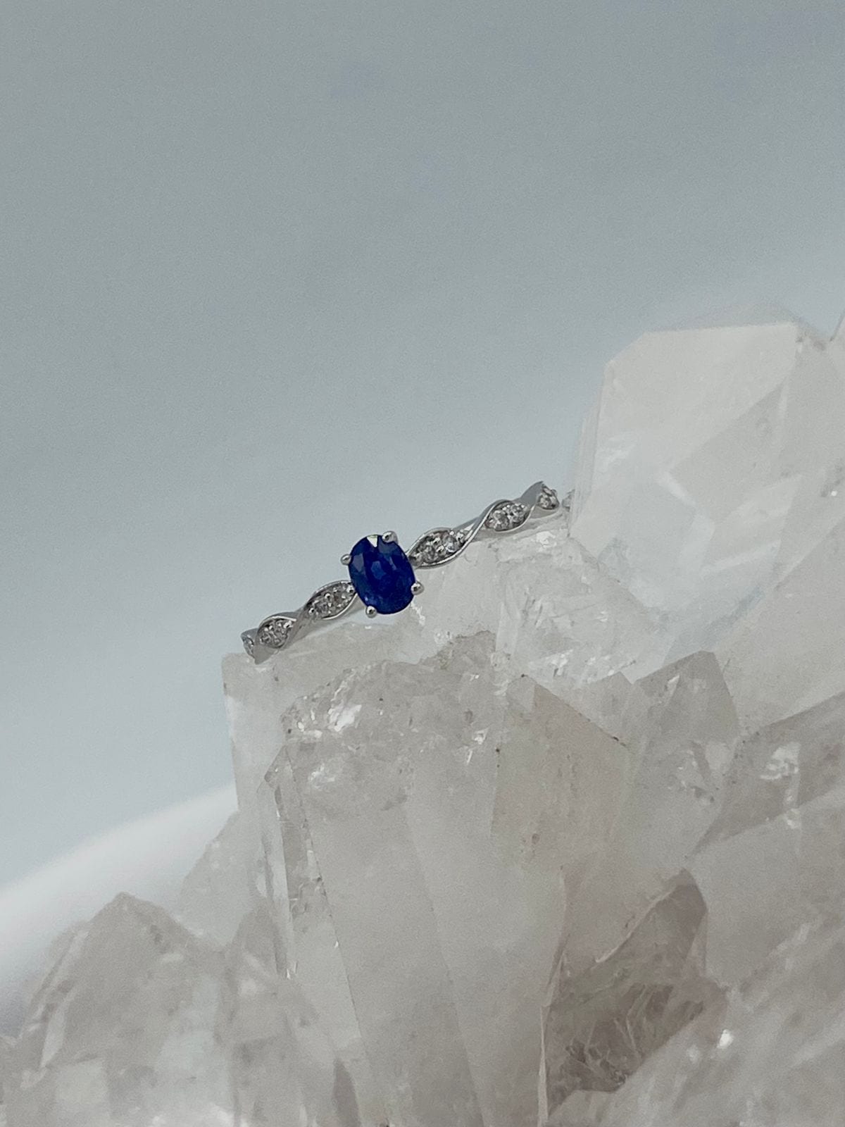 Anillo Zafiro con Diamantes en Oro Blanco 18 k - imagen 1
