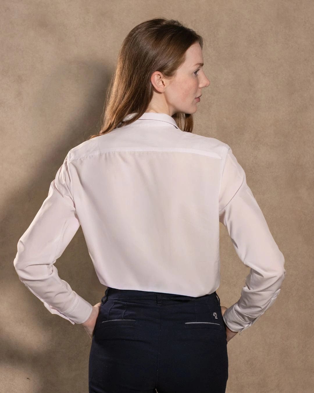 Camisa Performance Antiarrugas De Mujer Blanca - imagen 4