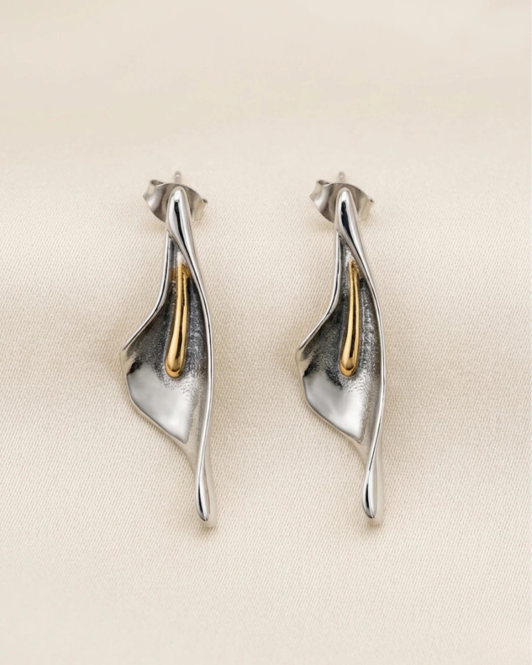 ARETES LIRIO PLATA - imagen 1