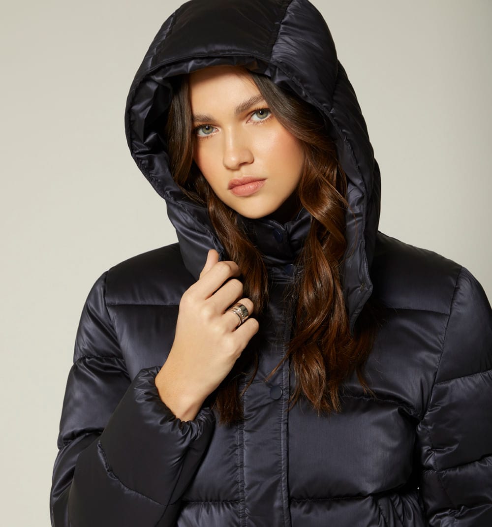 Chaqueta con capucha  acolchada - imagen 9