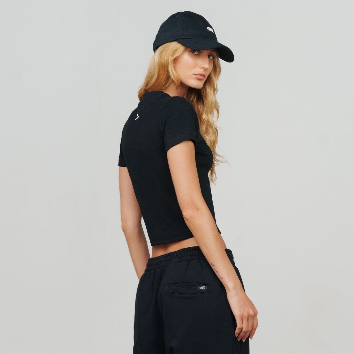 Slim Ribbed Fitted Tee - Black - imagen 3