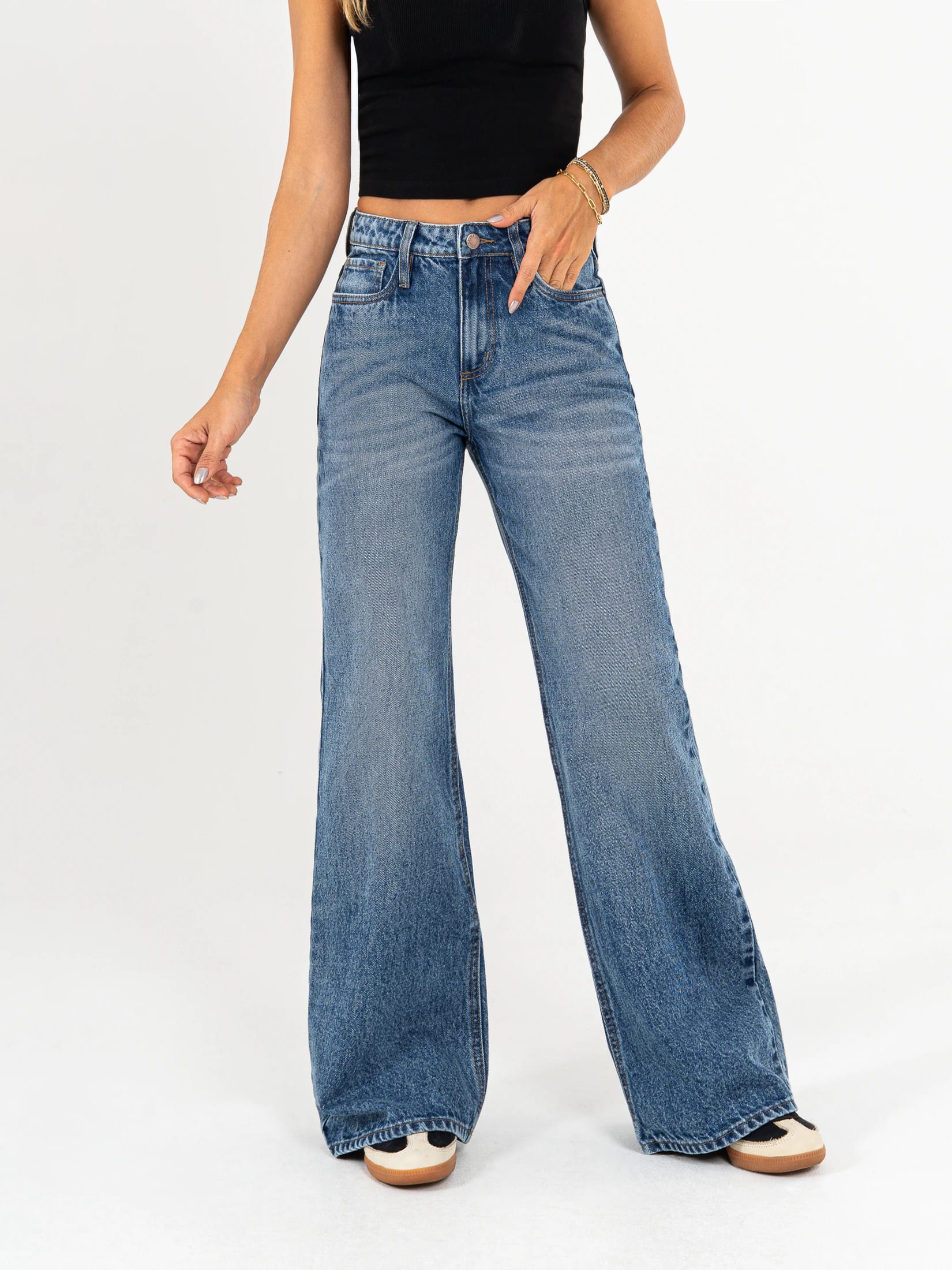 Ref: 066610 Jean mom flare, rígido, tiro alto, tono azul medio - imagen 1