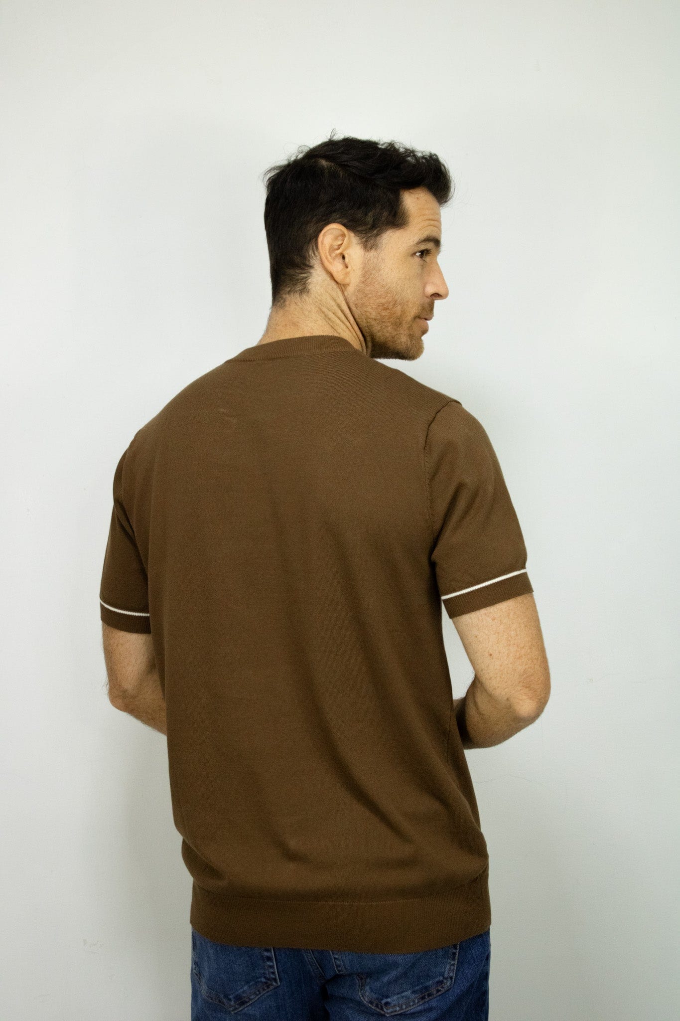 CAMISETA TEJIDA CAFE PARA HOMBRE - imagen 3
