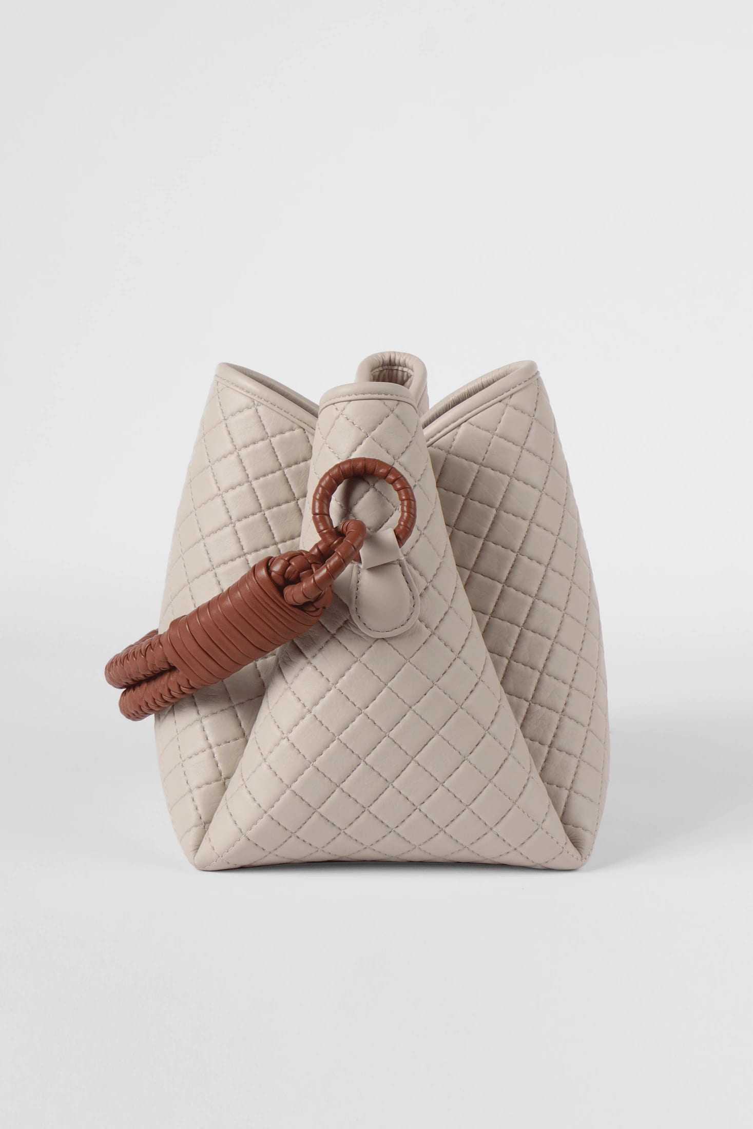 Tulip Bucket Bag, Off-white & Brandy - imagen 2