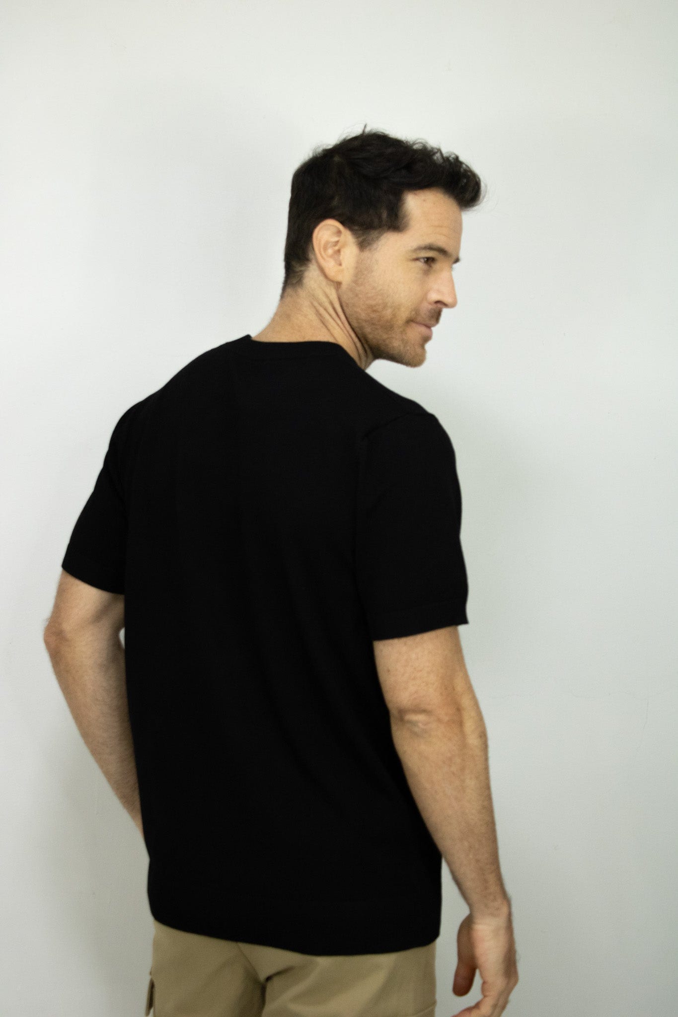 CAMISETA TEJIDA NEGRA PARA HOMBRE - imagen 3
