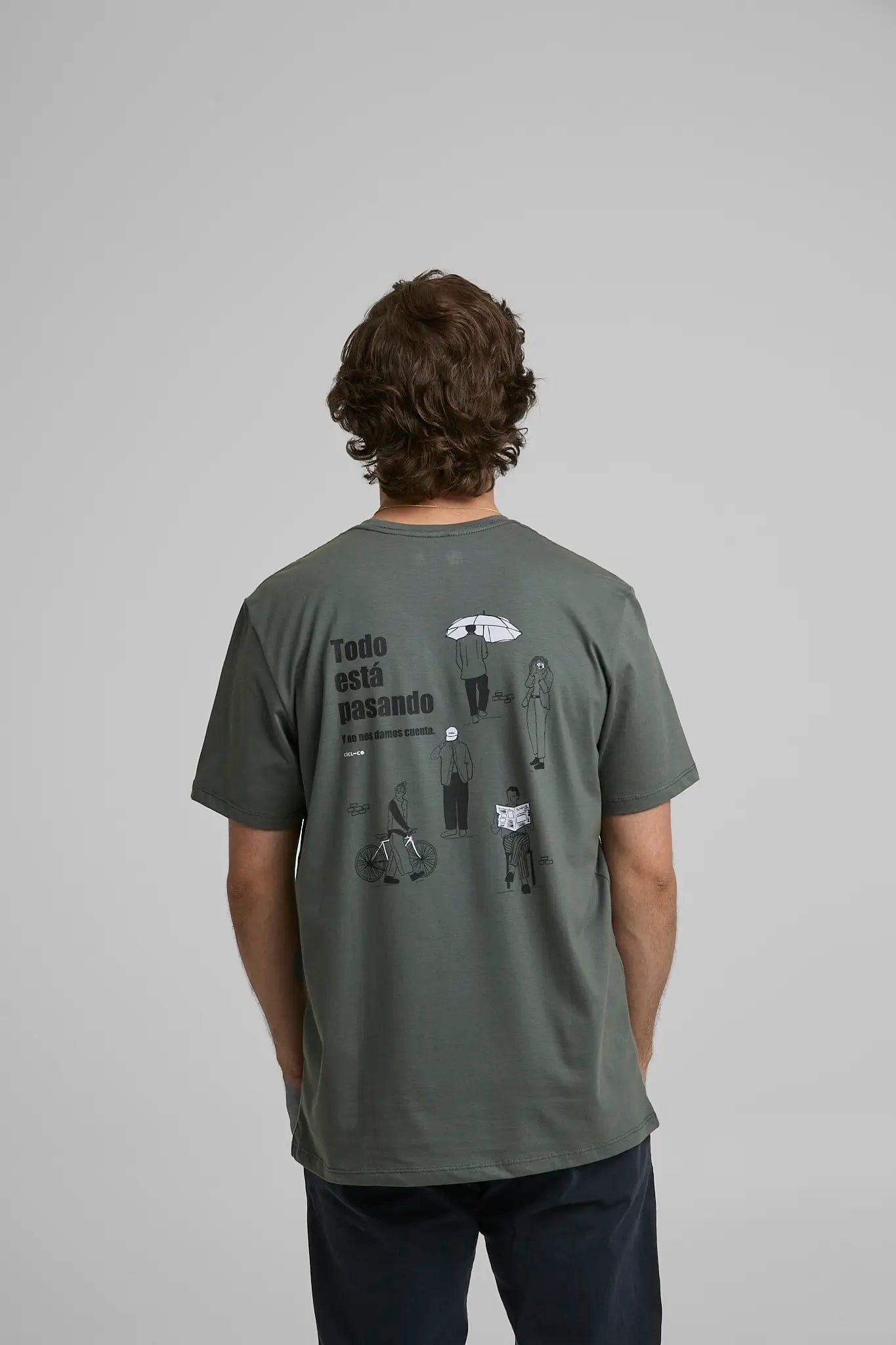 Camiseta Todo está Pasando Gris - imagen 2
