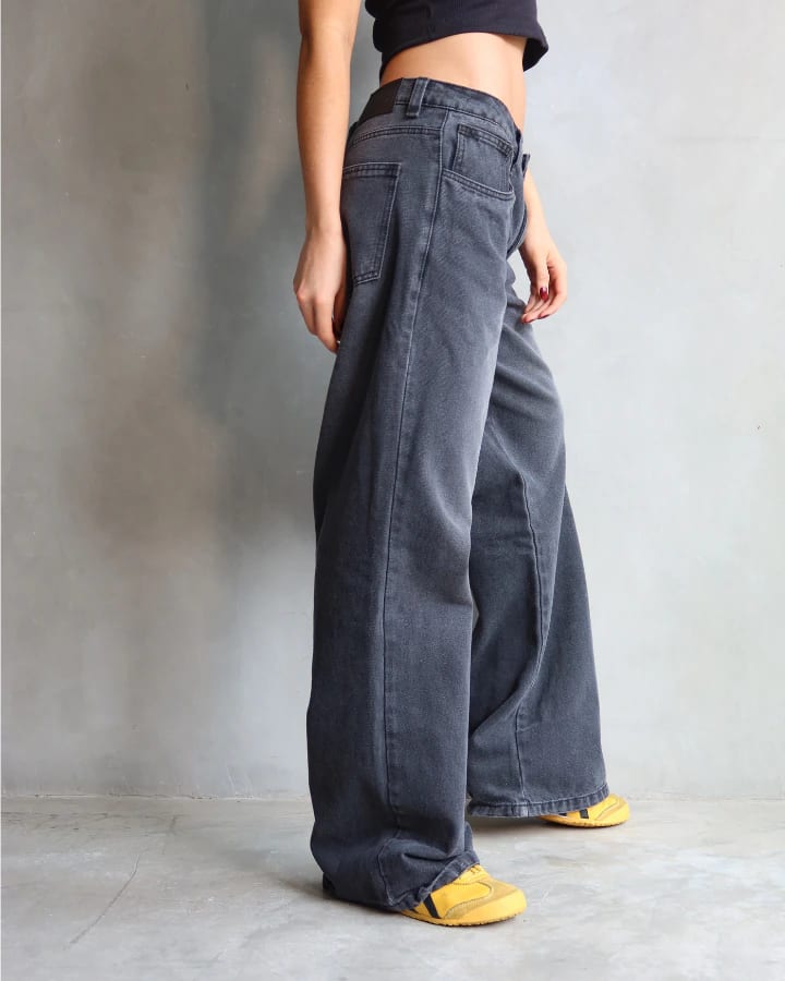 JEAN LOW WIDE FIT TIRO BAJO ANCHO NEGRO - imagen 4