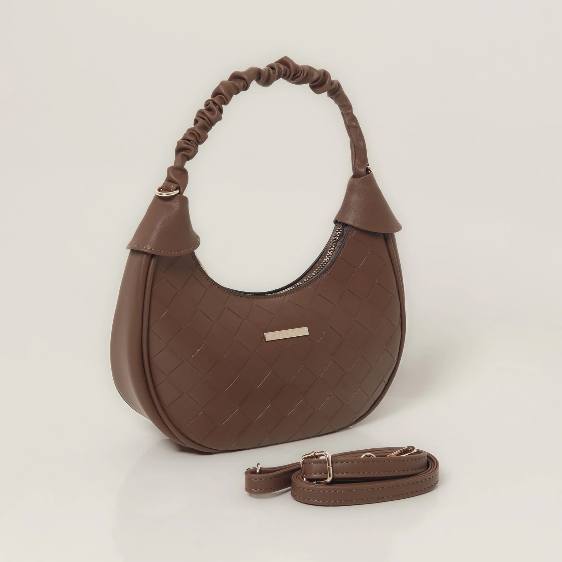 Bolso de hombro con textura - imagen 3