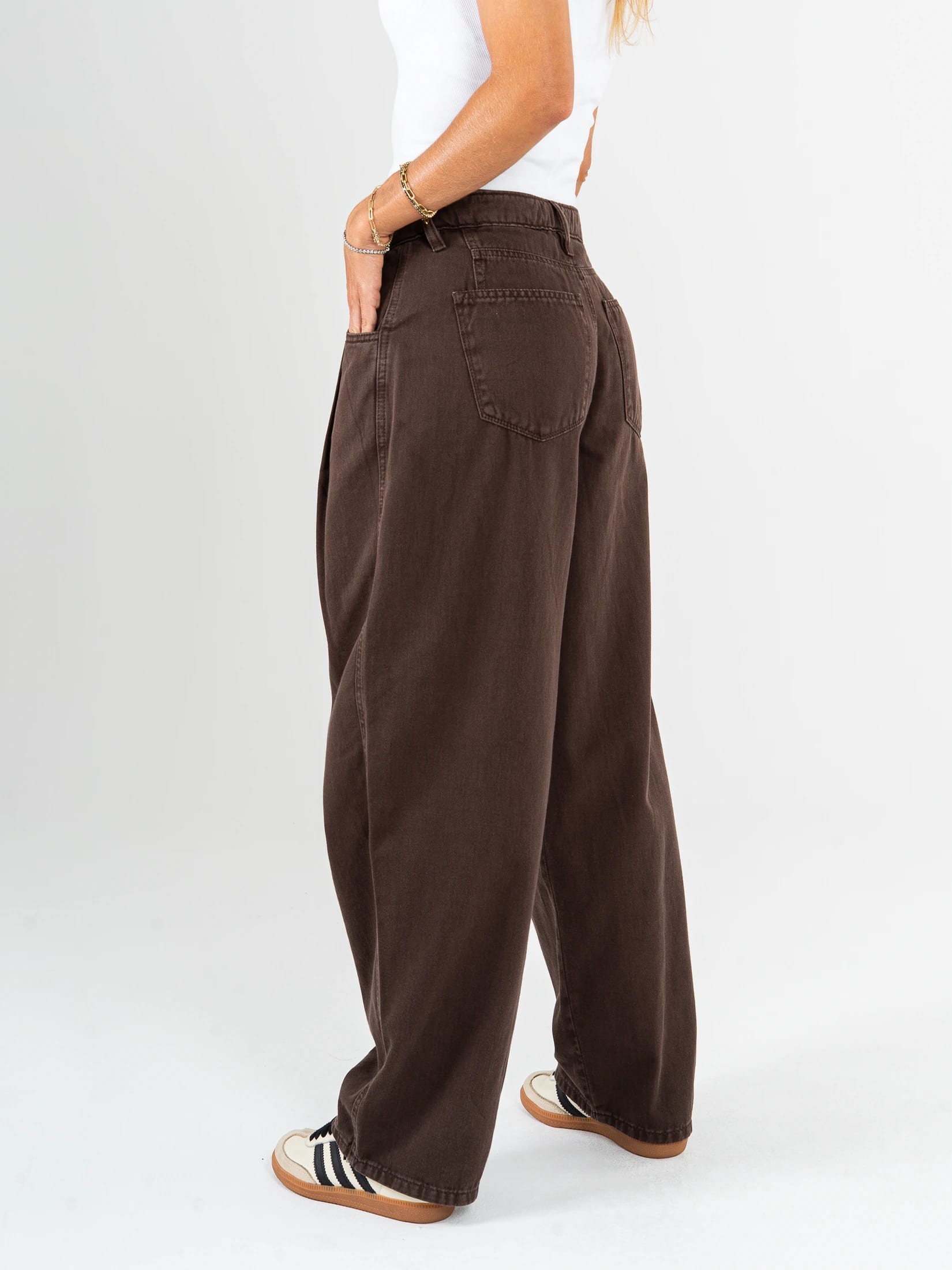 Ref: 069653 Pantalón wide leg, rígido, tiro medio, diseño cinco bolsillos, tono cafe. - imagen 2
