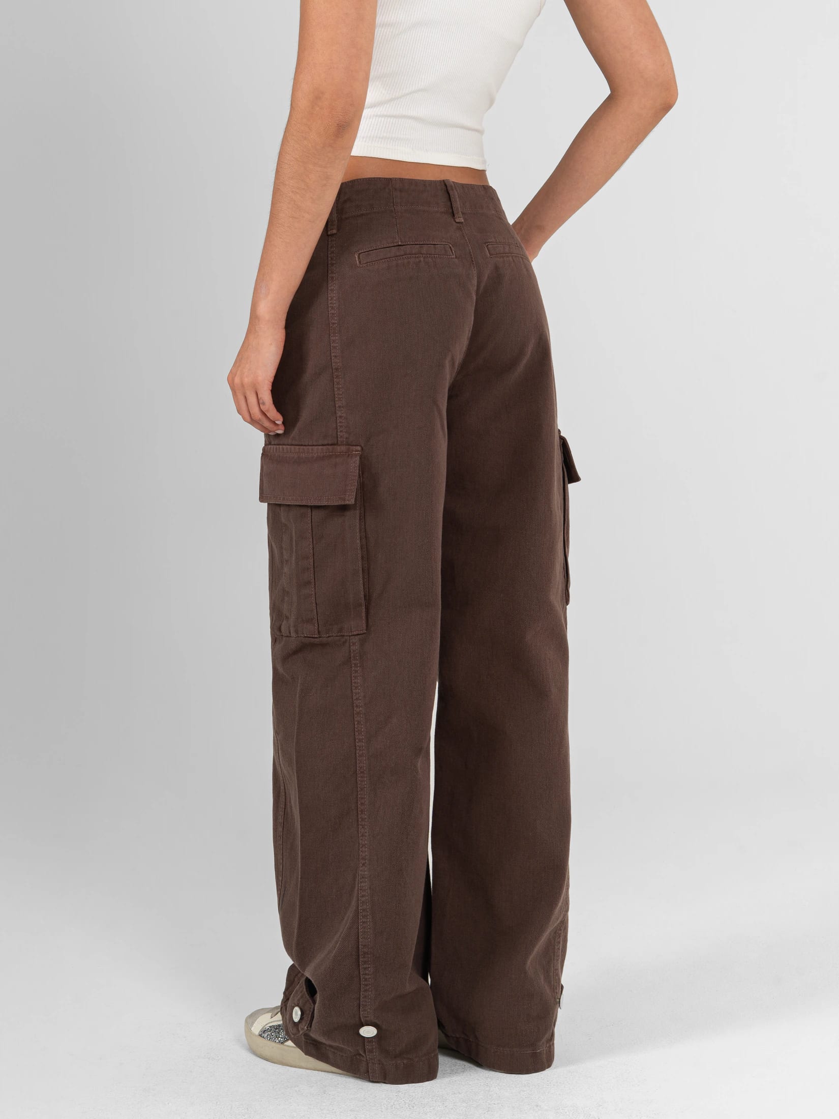 Ref: 0620484 Pantalón Cargo rígido, tiro alto, tono café, diseño con bolsillos laterales - imagen 2