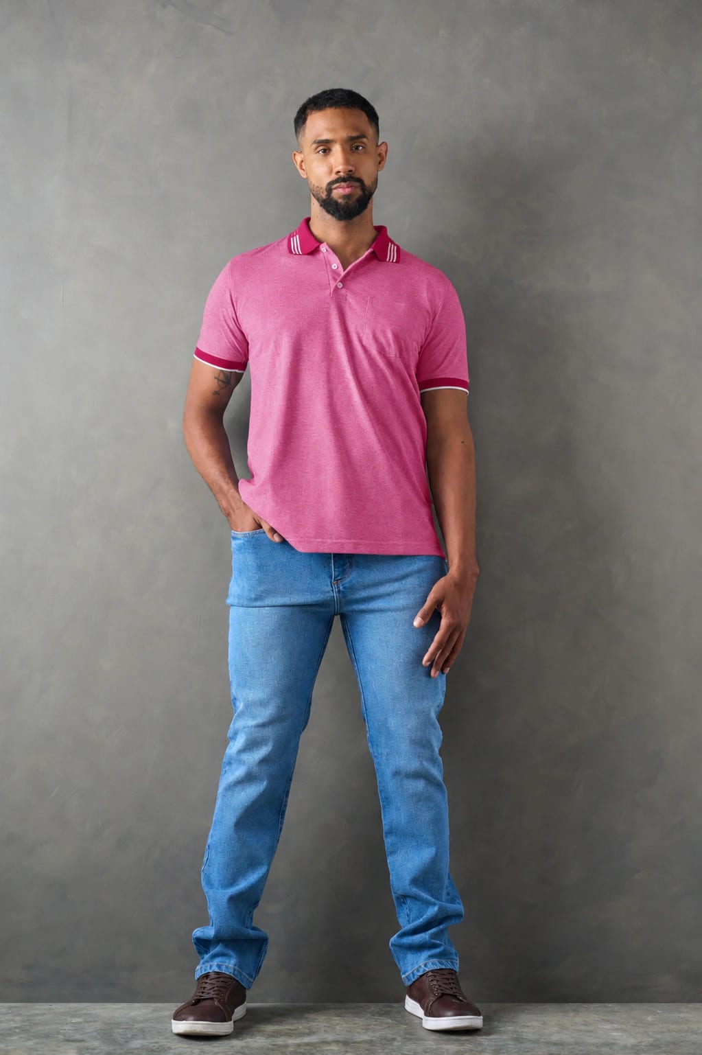 Camiseta tipo polo regular fit rosado - imagen 4
