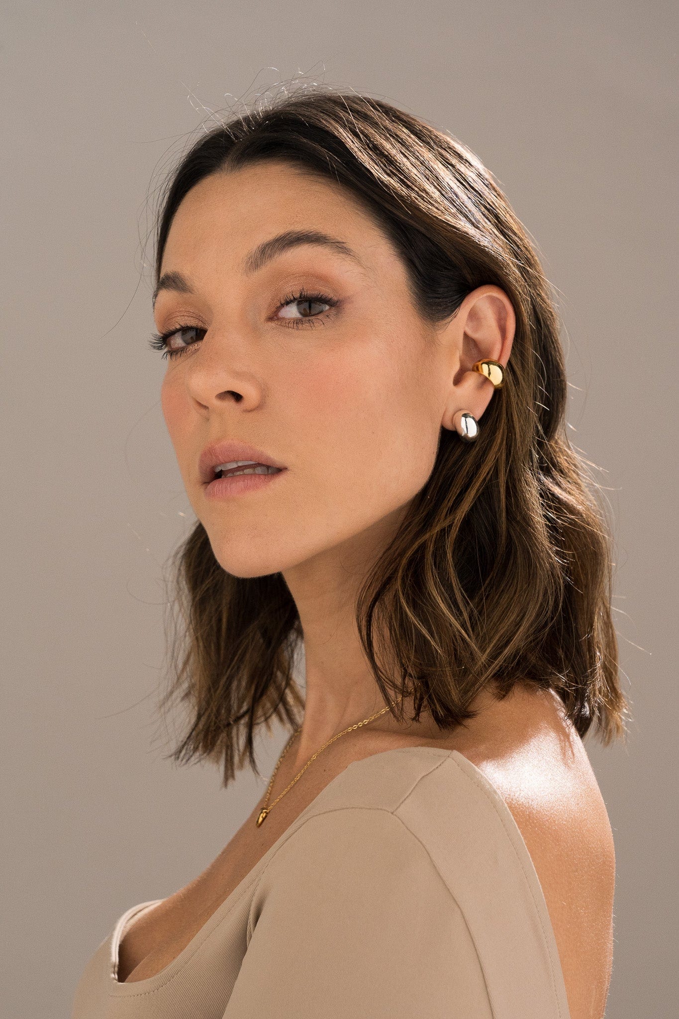 Set De 1 Par De Candongas + 1 Earcuff Oro - imagen 4