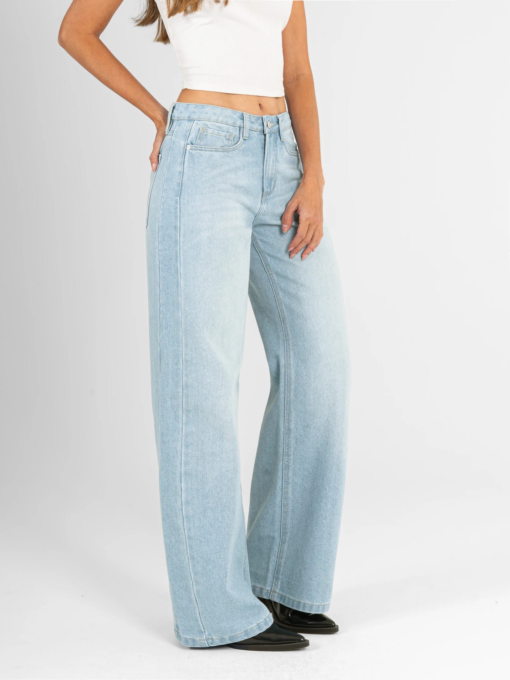 Ref: 066528 Jean mom flare, rígido, tiro alto, tono azul medio claro - imagen 2
