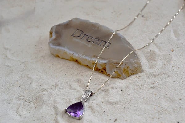 Dije Amatista con Diamantes en Oro blanco 18K - imagen 2