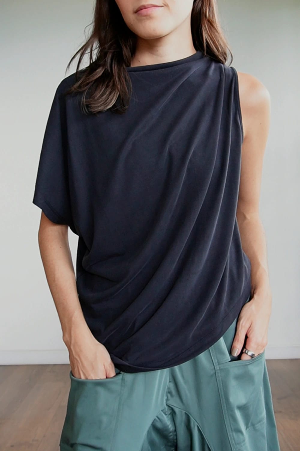Blusa Asimétrica Negra - imagen 2