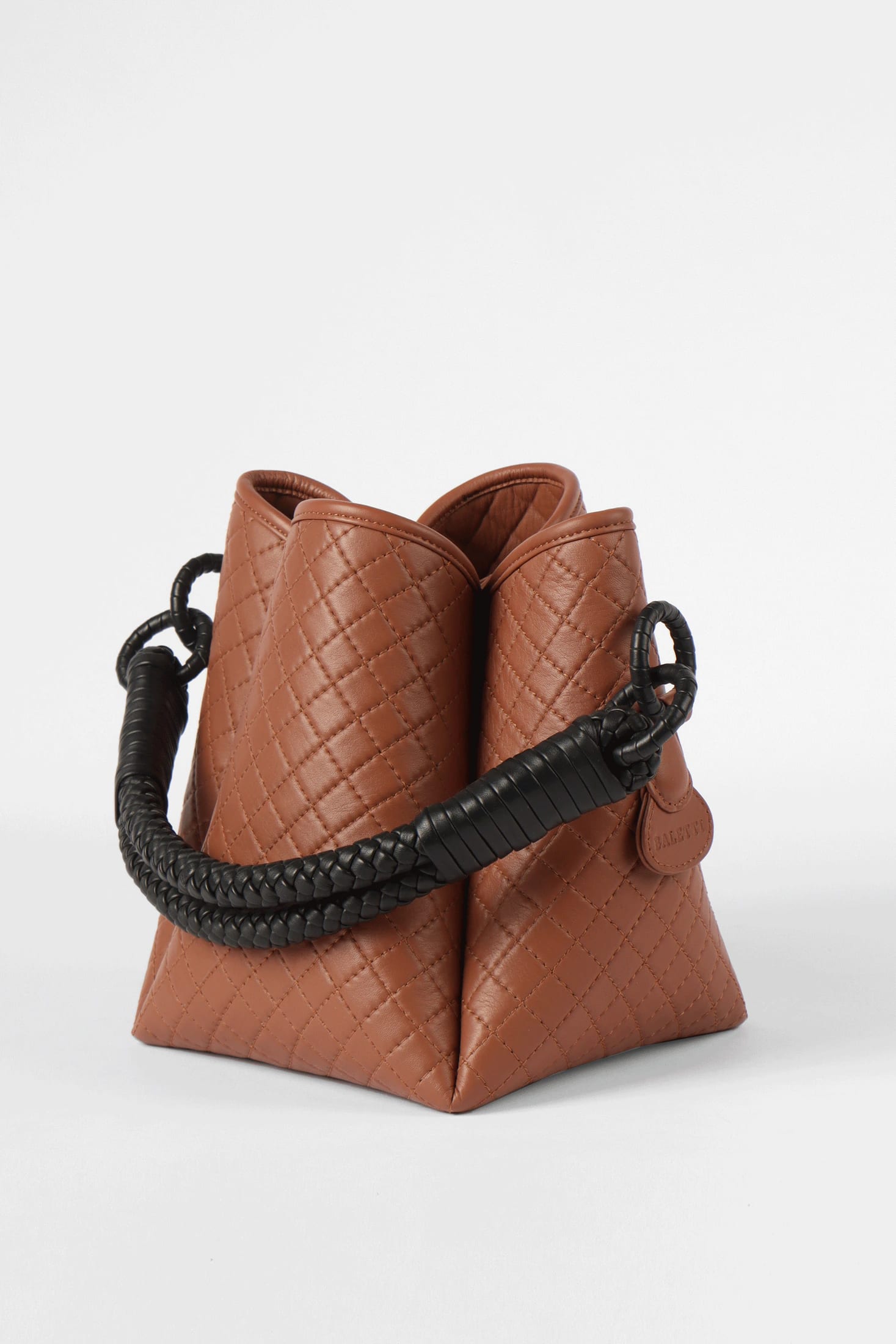 Tulip Bucket Bag, Brandy & Black - imagen 4