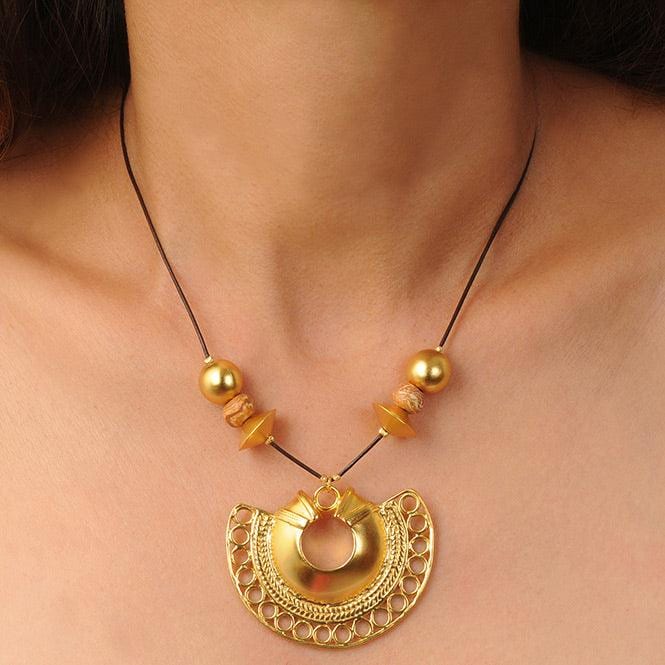 Collar Cuero Café, Piedra Tairona Terracota y Dije Extragrande Nariguera Semilunar Tairona - imagen 2