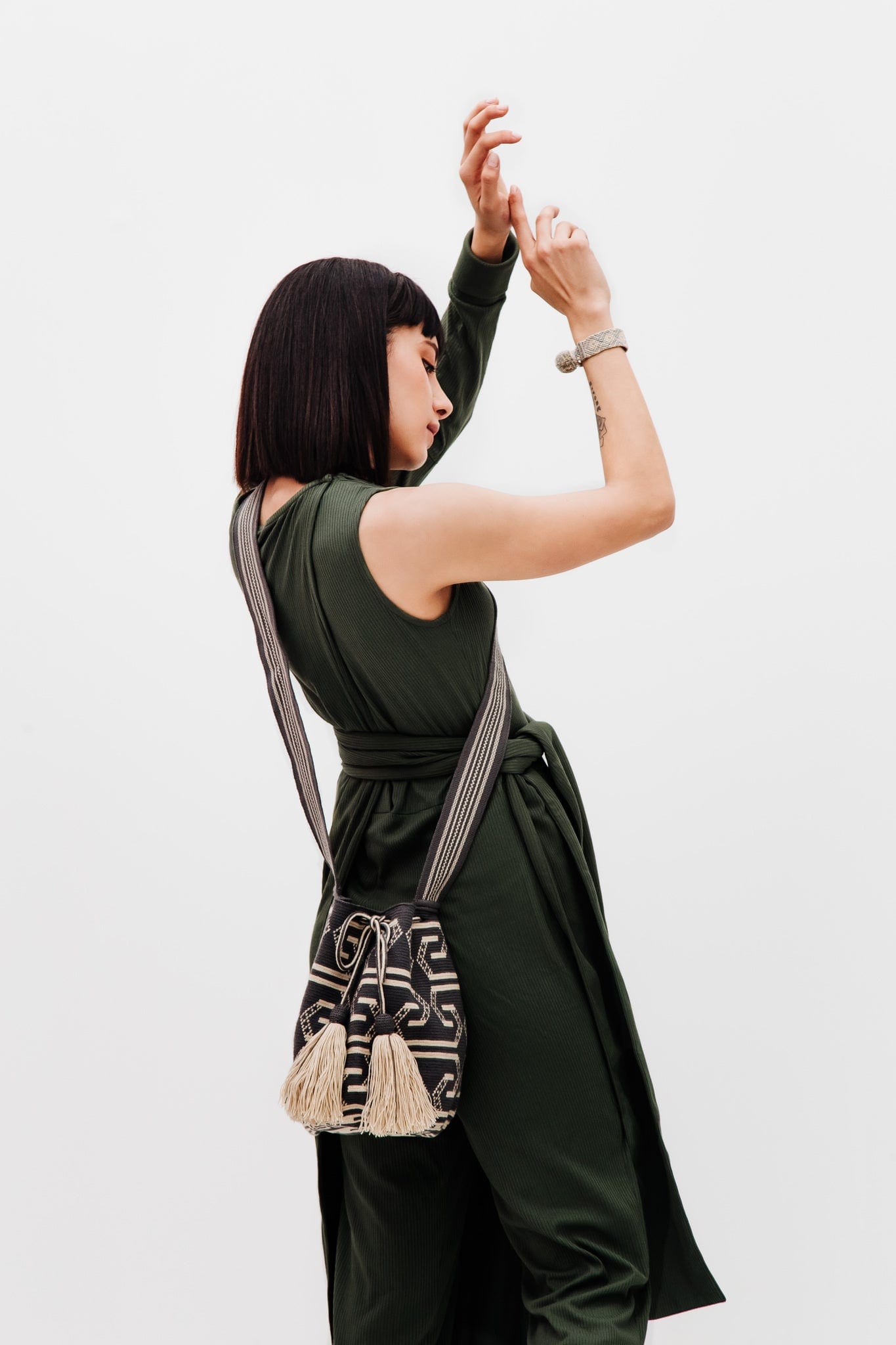 Mochila Wayuu Gris con Correa Larga - imagen 5