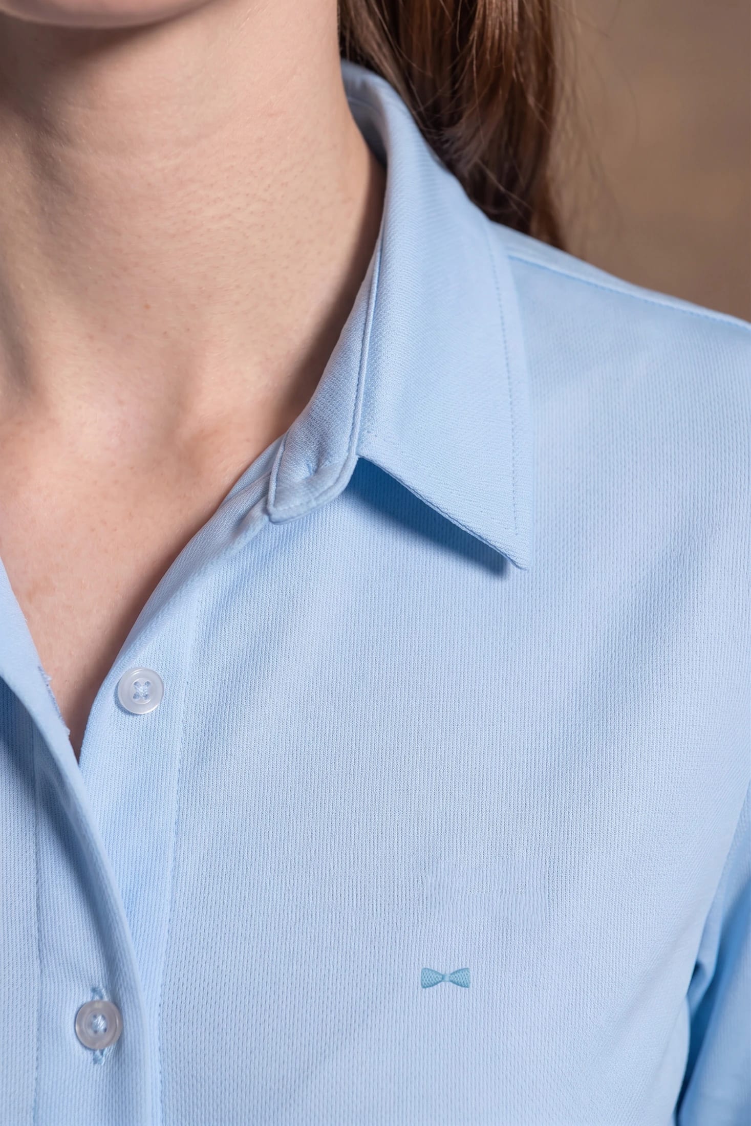 Camisa Perfromance Oxford De Mujer Azul Claro - imagen 3