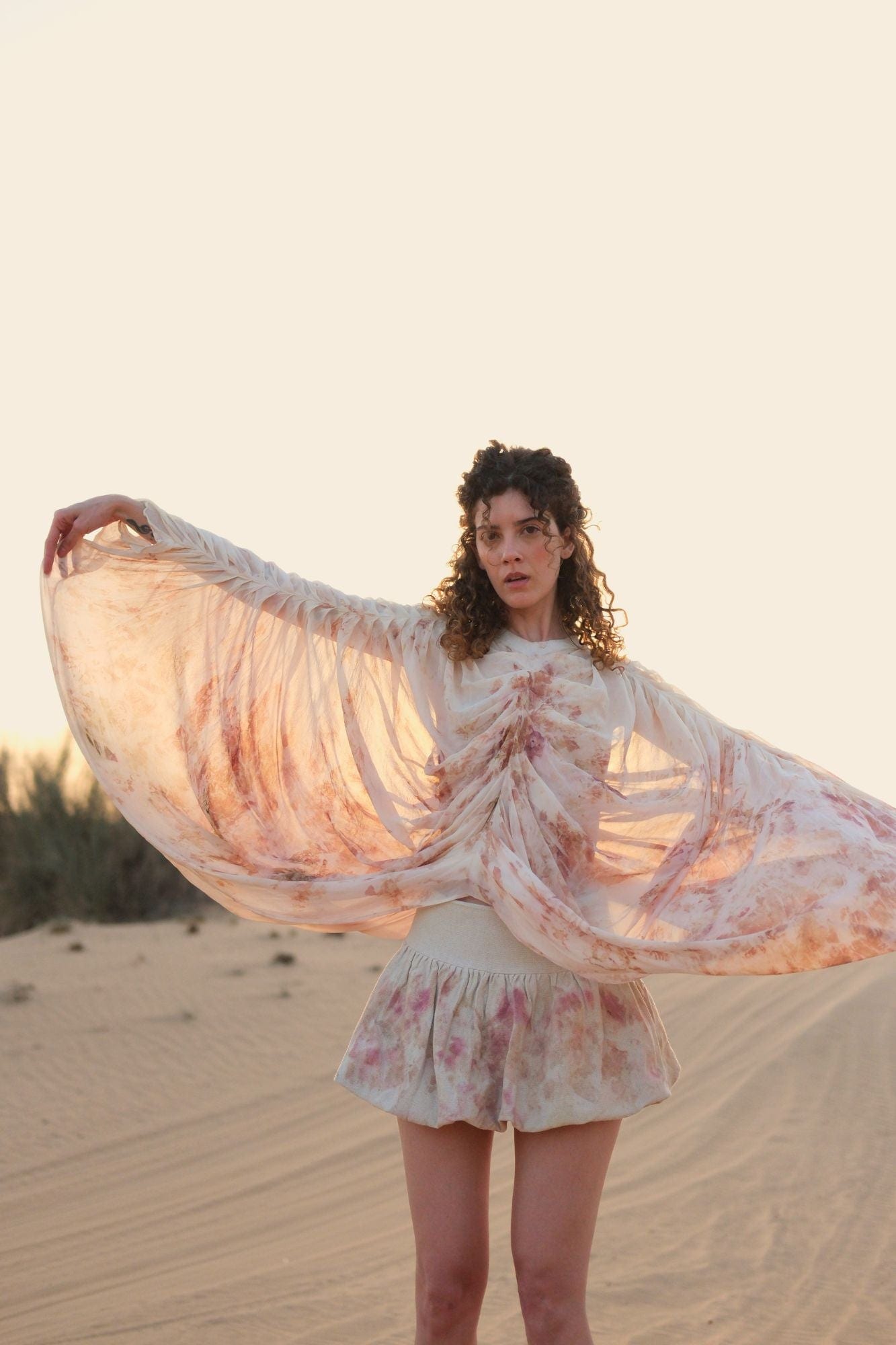 Rose Draped Silk Georgette Cape - imagen 3