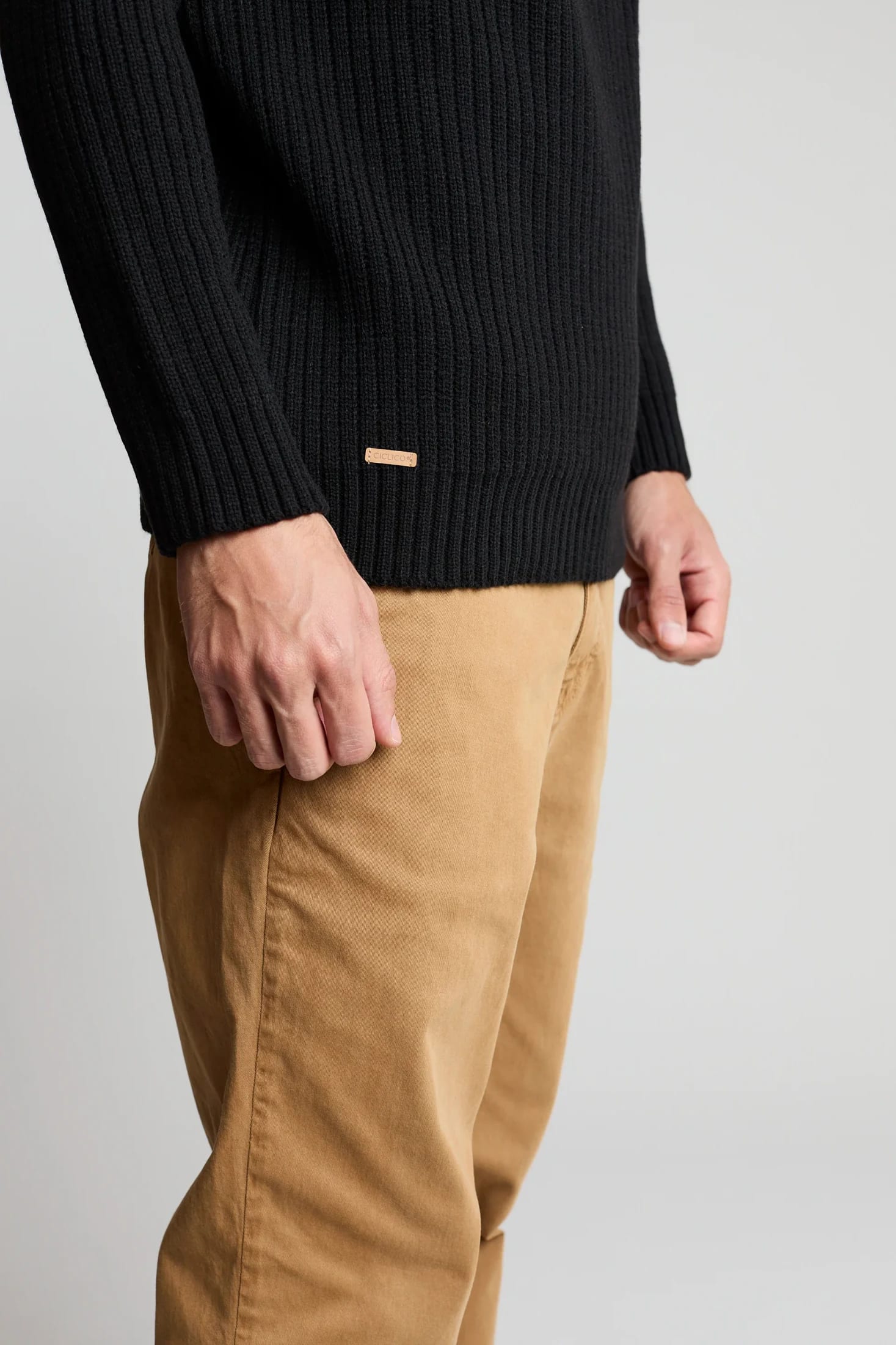 Sueter tejido ranglan negro - imagen 6