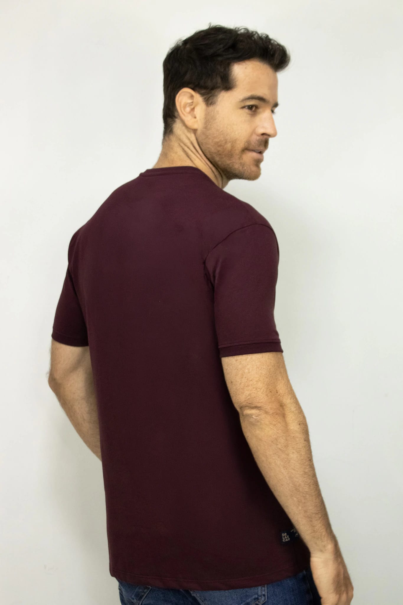 Camiseta Cuello Henley Manga Corta Vinotinto para Hombre - imagen 3