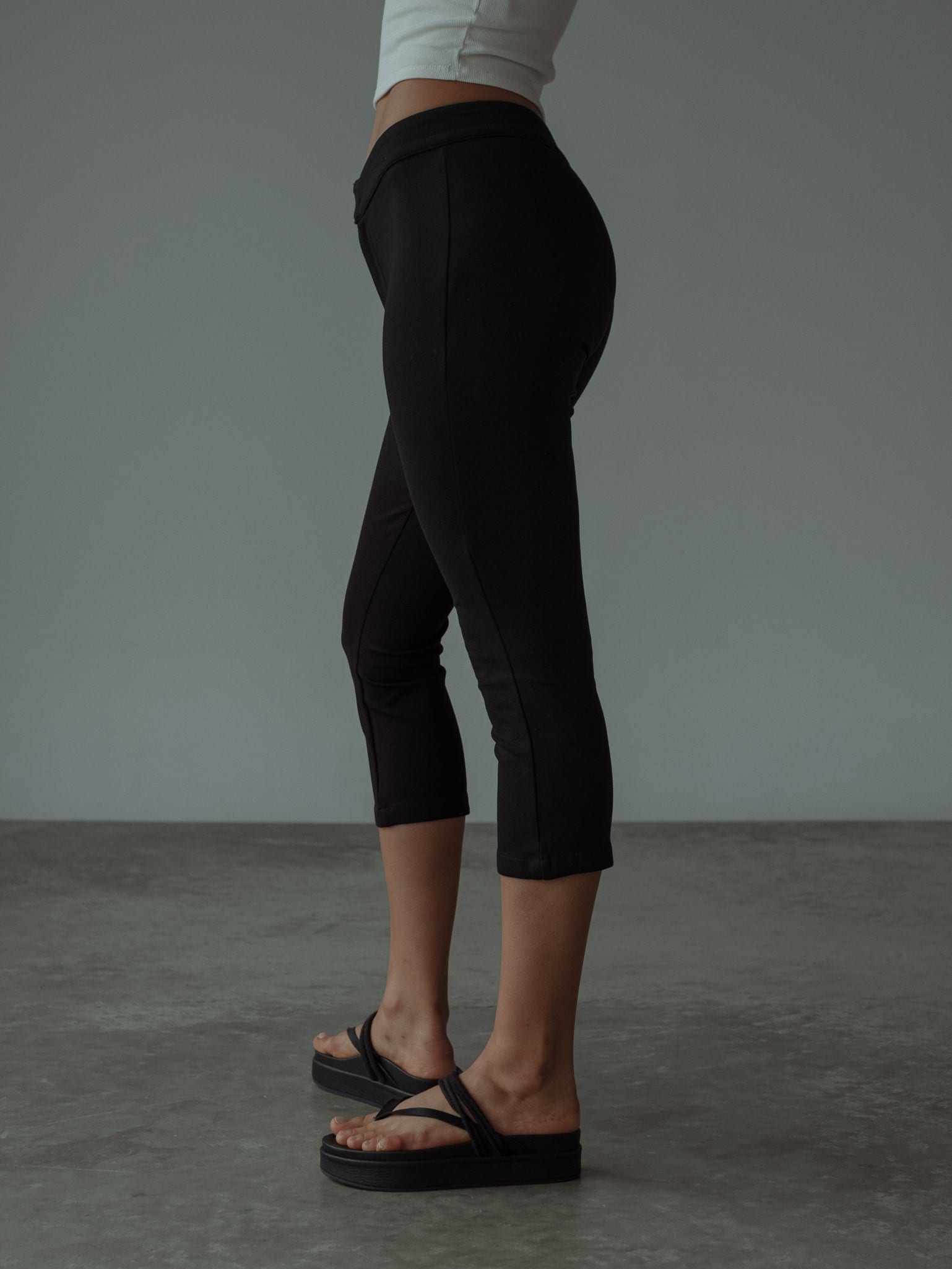 BASIC CAPRI PANT - BLACK - imagen 8