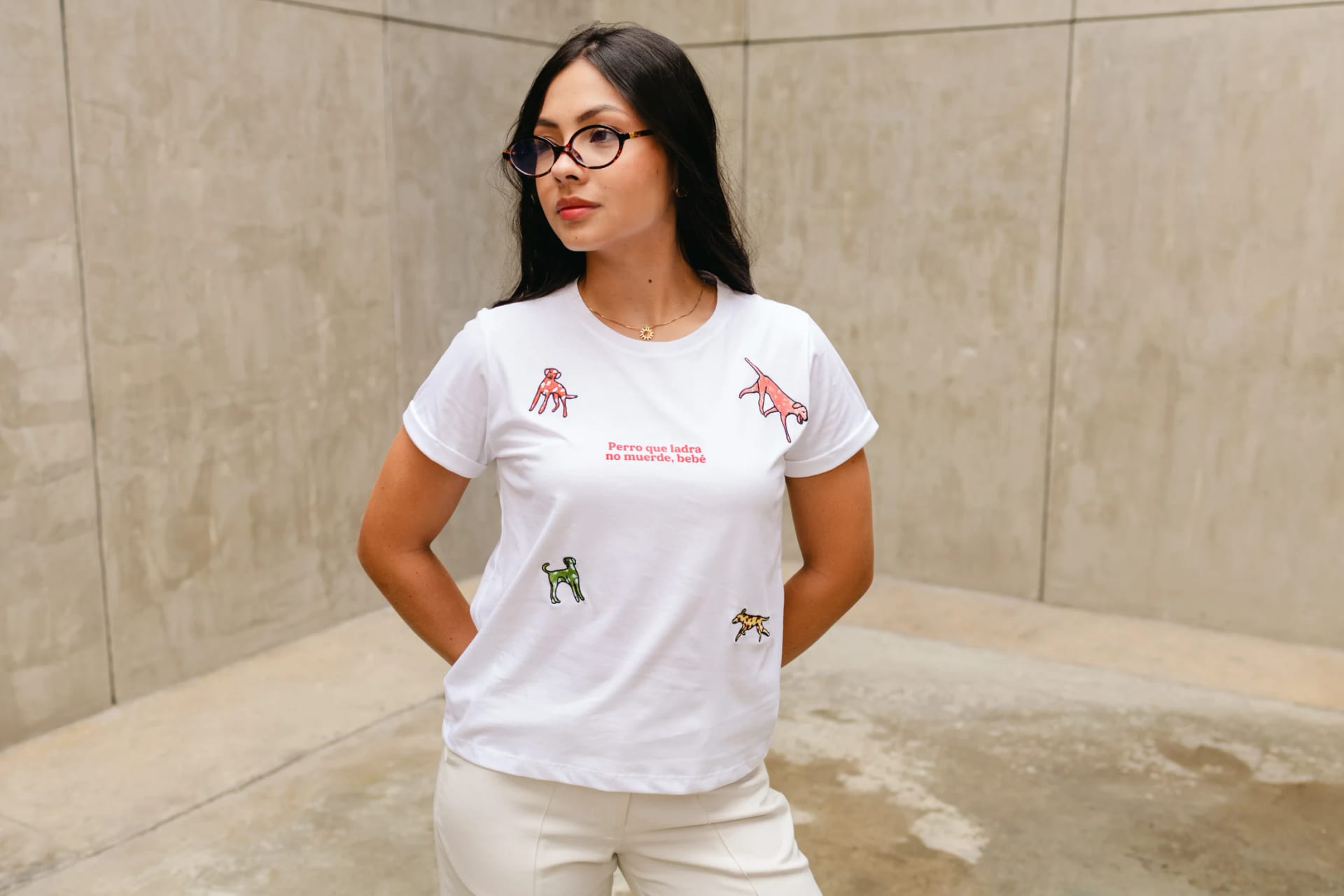 Perro Que Ladra No Muerde Bebé Oversized Tee - imagen 5