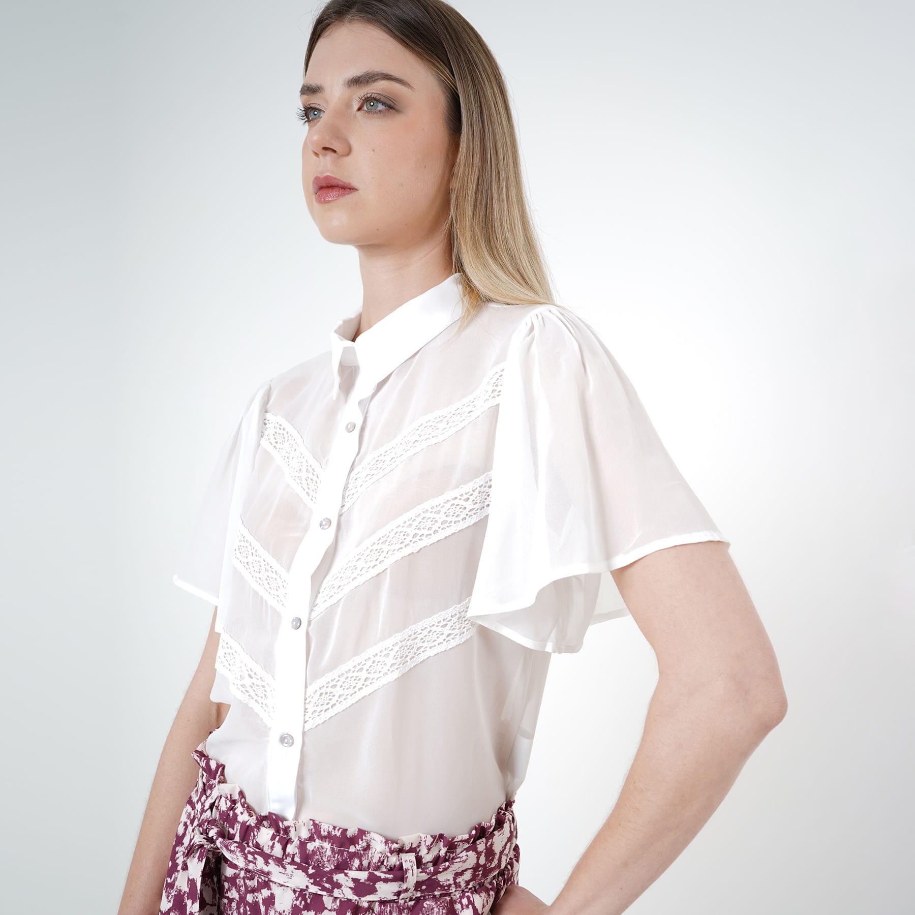 Blusa abierta cuello camisero manga corta bolero con encajes - imagen 1