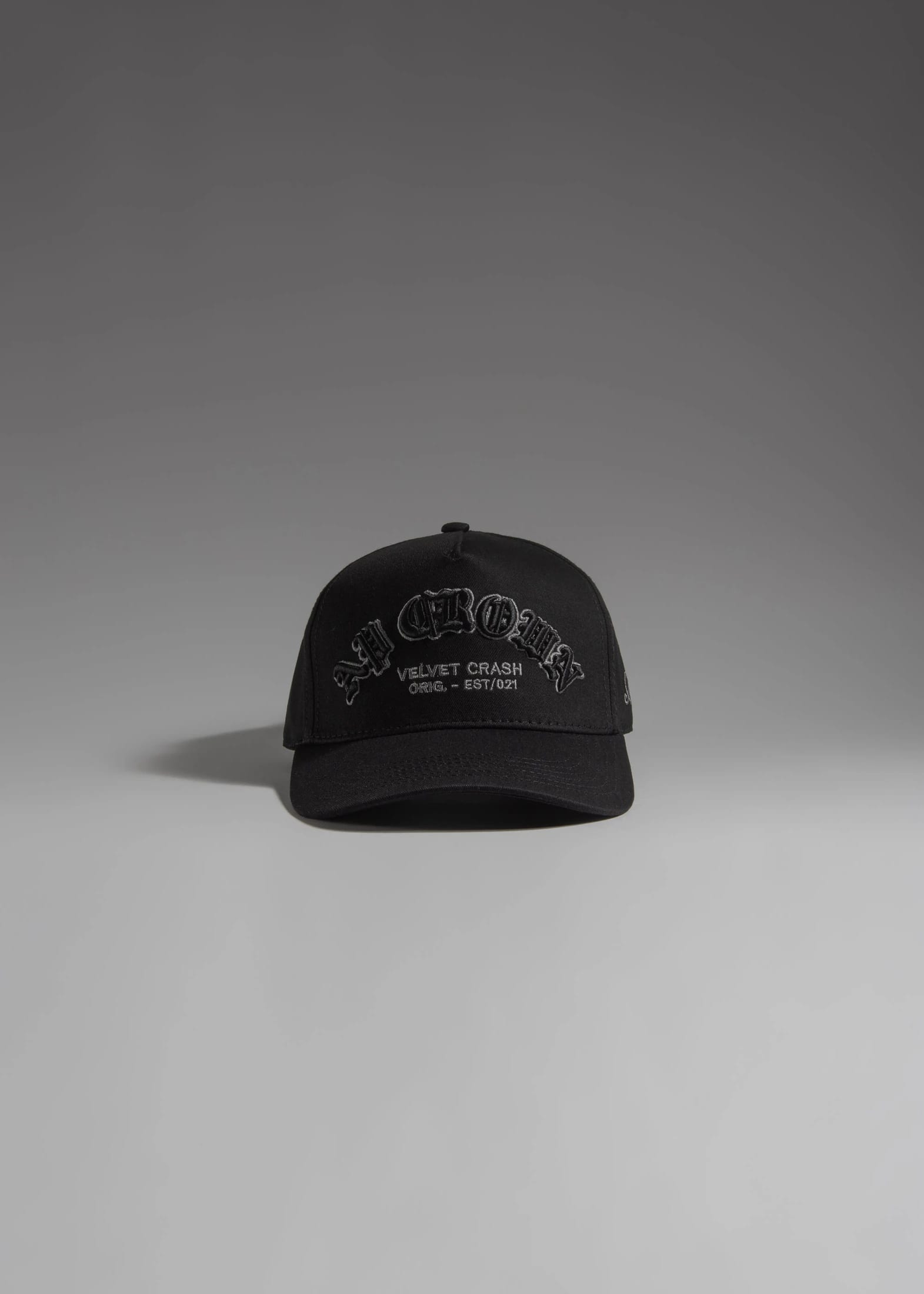 VELVET CROWN CAP - imagen 1