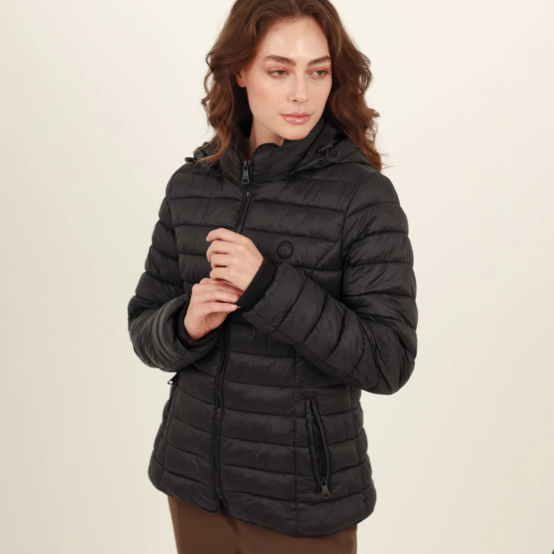 Chaqueta acolchada básica cuello alto con capucha - imagen 9