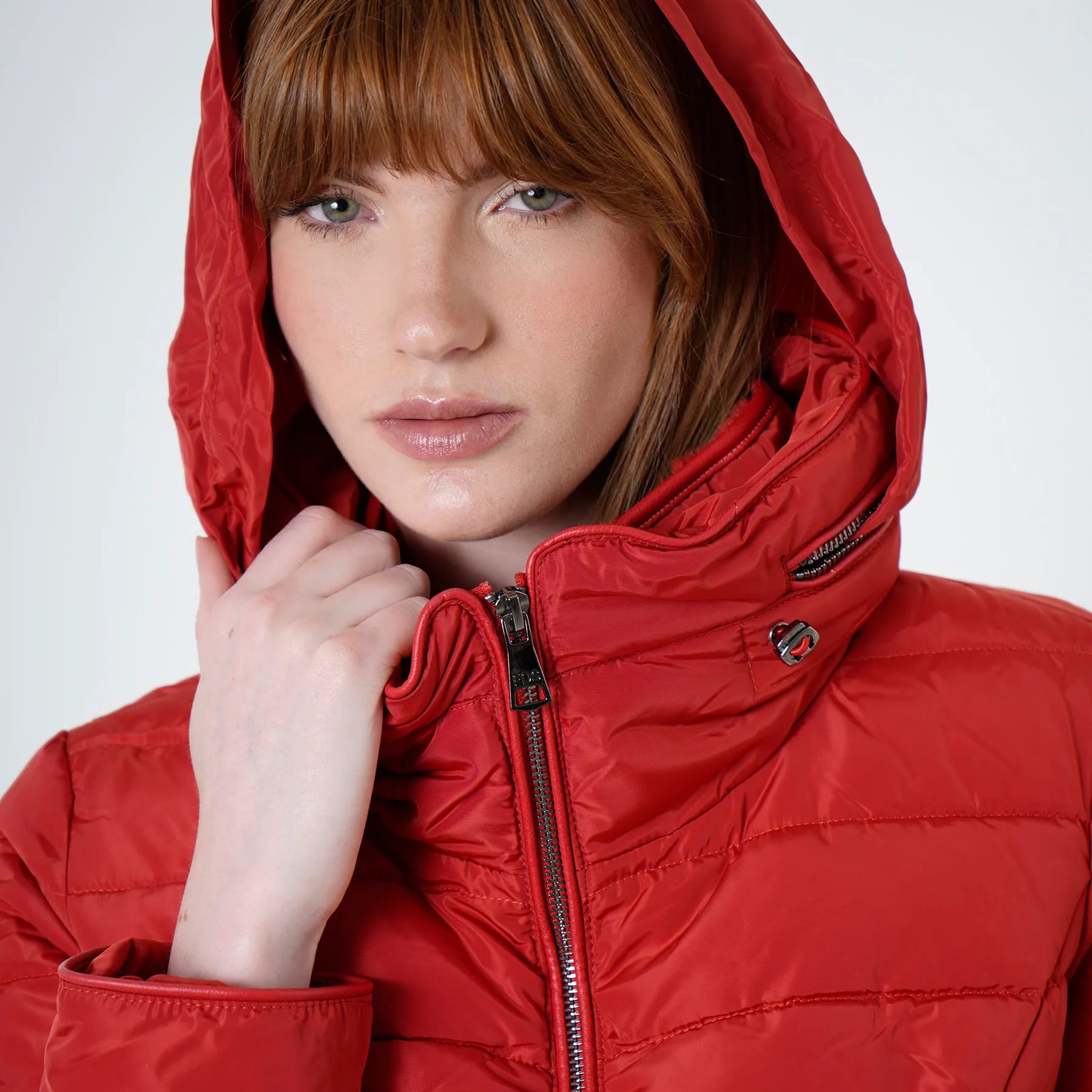Chaqueta acolchada cuello alto con capucha interna - imagen 55