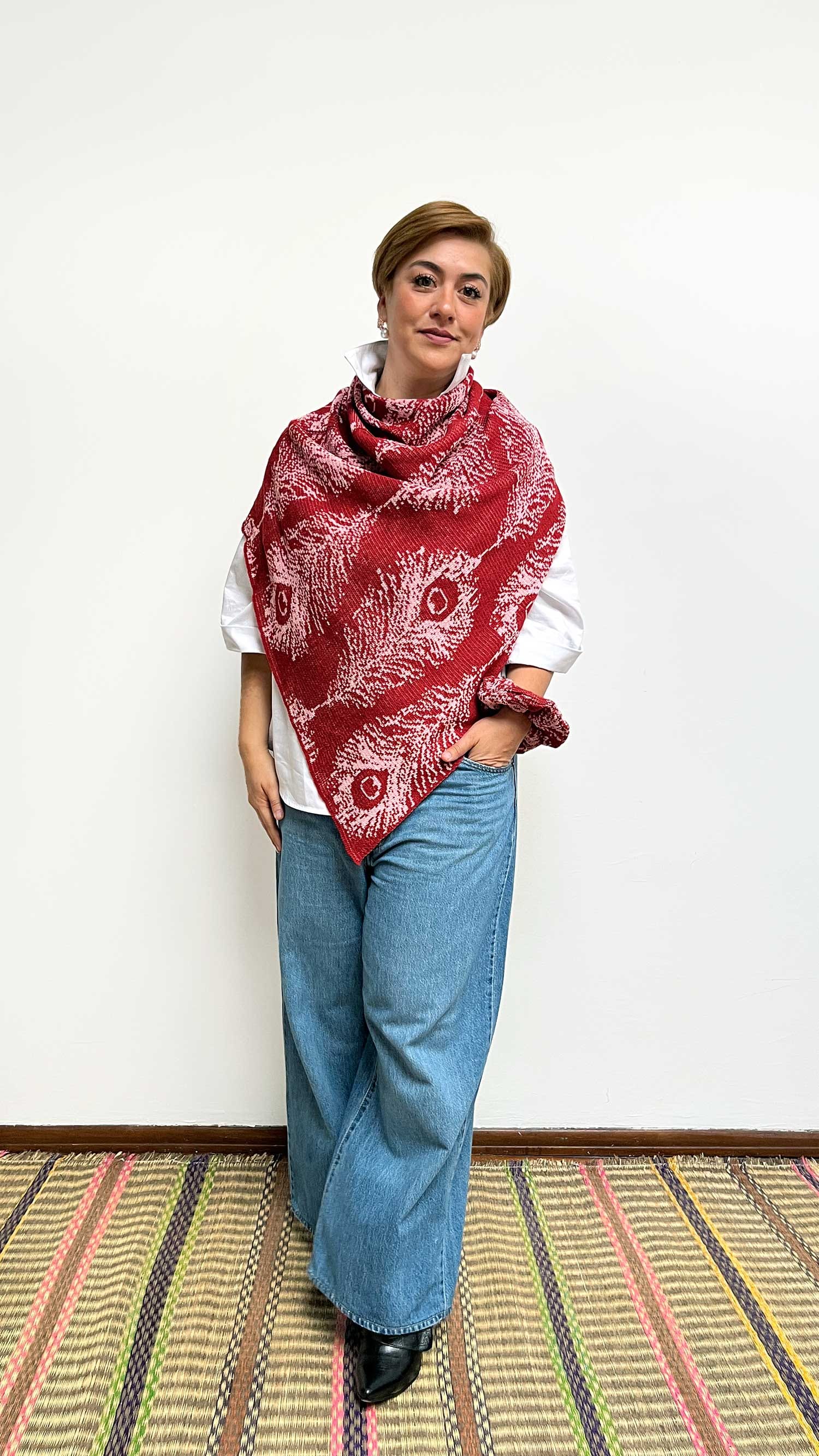 Poncho Plumas - rojo y rosado - imagen 1