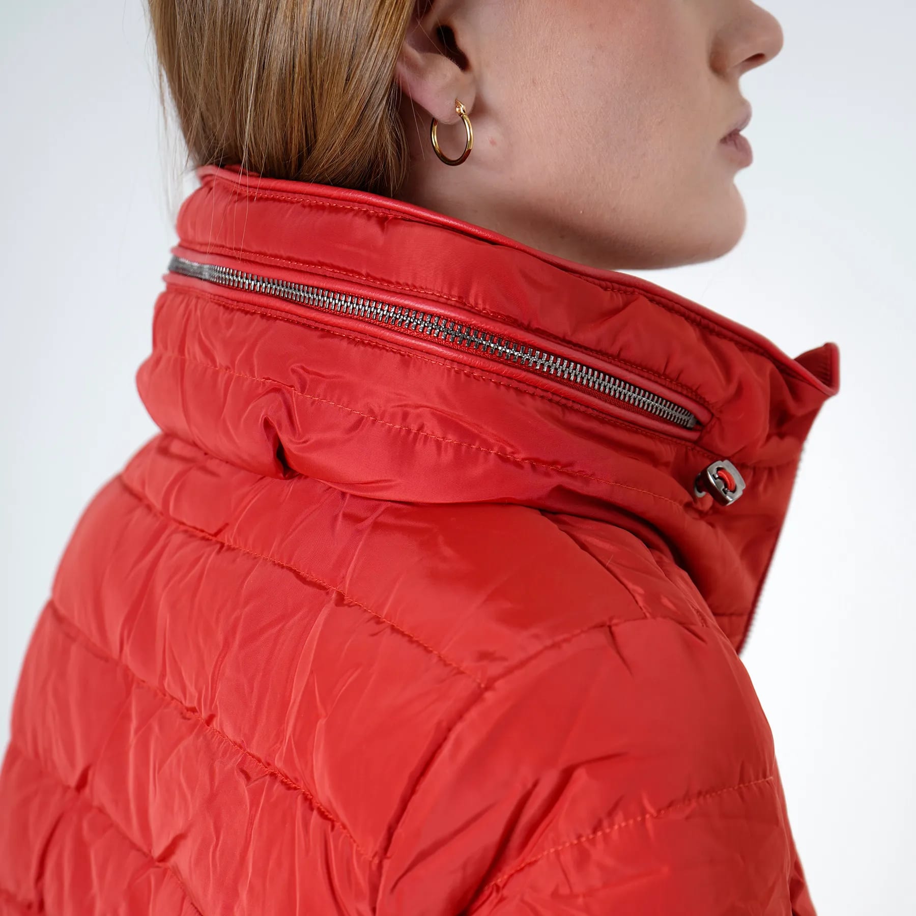 Chaqueta acolchada cuello alto con capucha interna - imagen 51