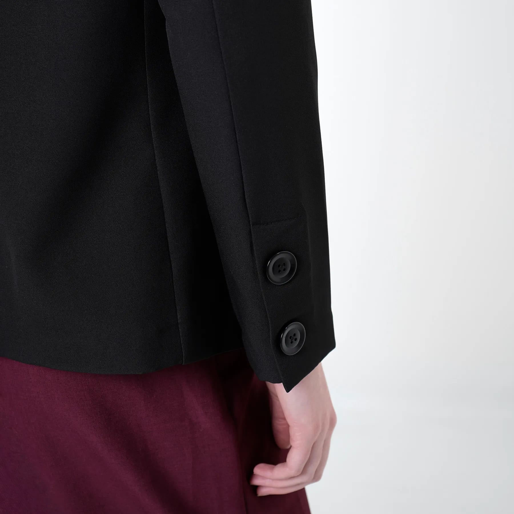 Chaqueta blazer básico con solapa y botones - imagen 24