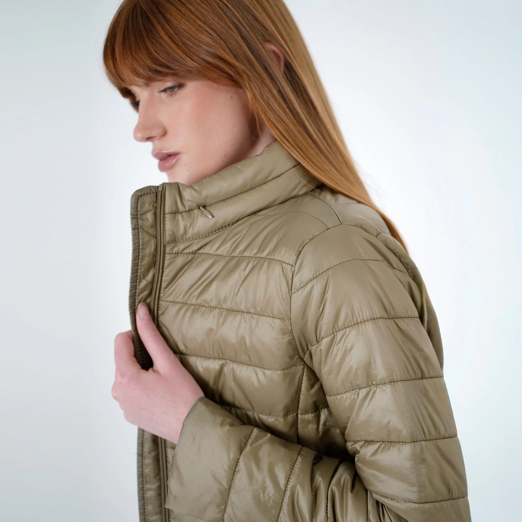 Chaqueta acolchada cuello alto con capucha interna - imagen 38