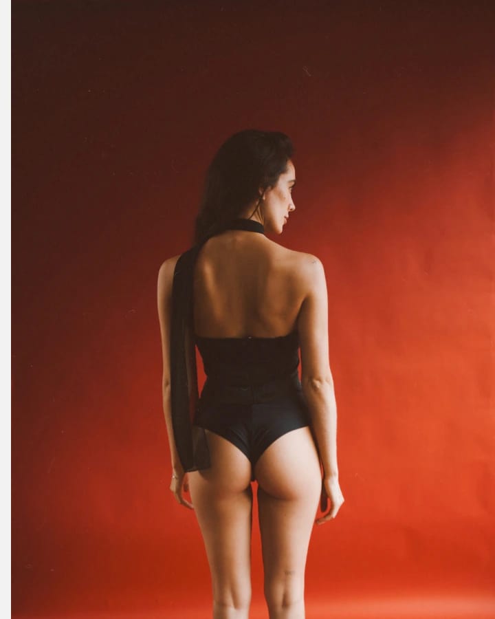 CROPTOP TESSA CON BUFANDA NEGRO - imagen 5